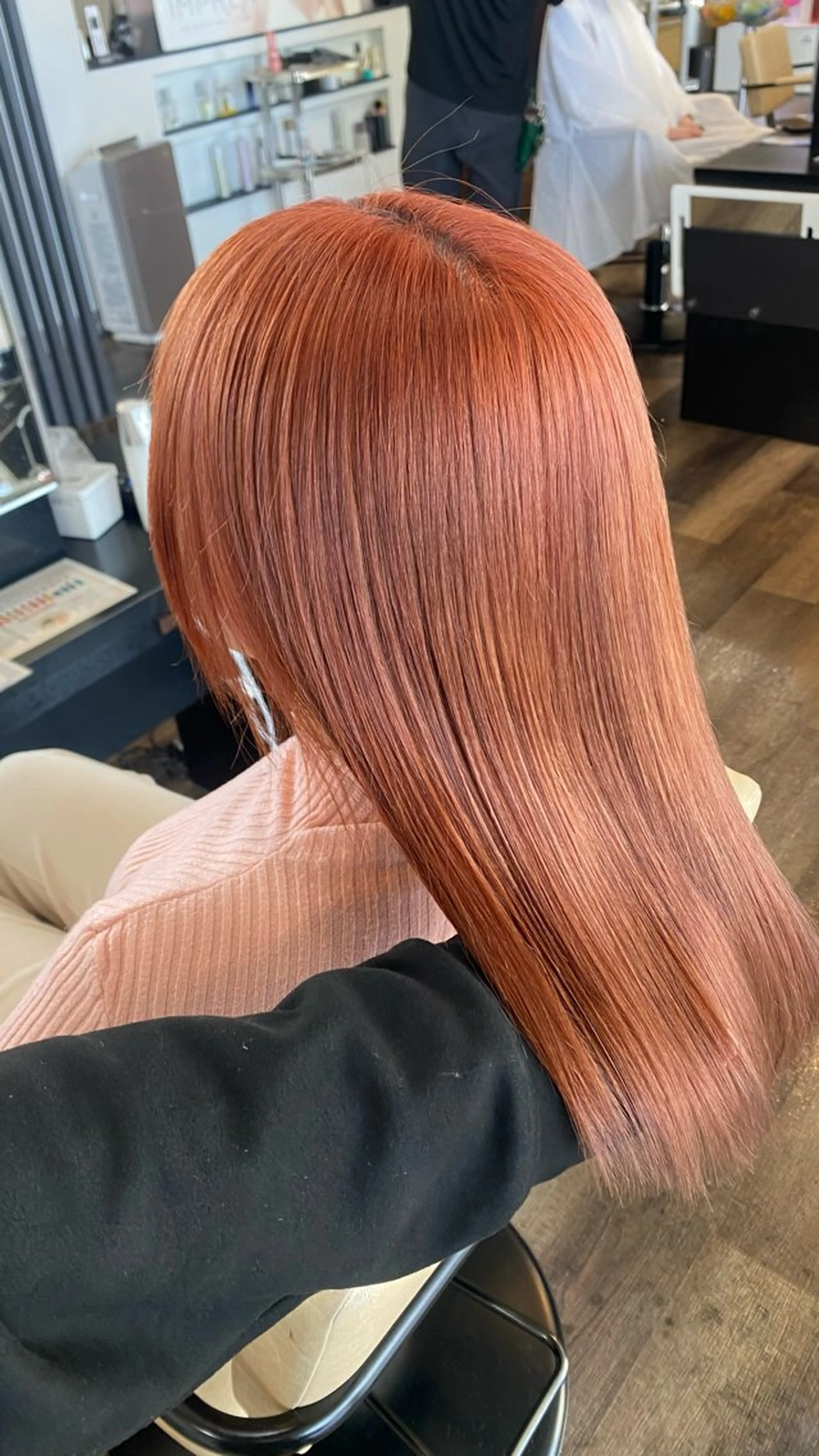 ミディアム カラー ブラウンカラー オレンジ オレンジブラウン ヘアカラー トリートメント STYLE所属・山本 勝巳のヘアスタイル
