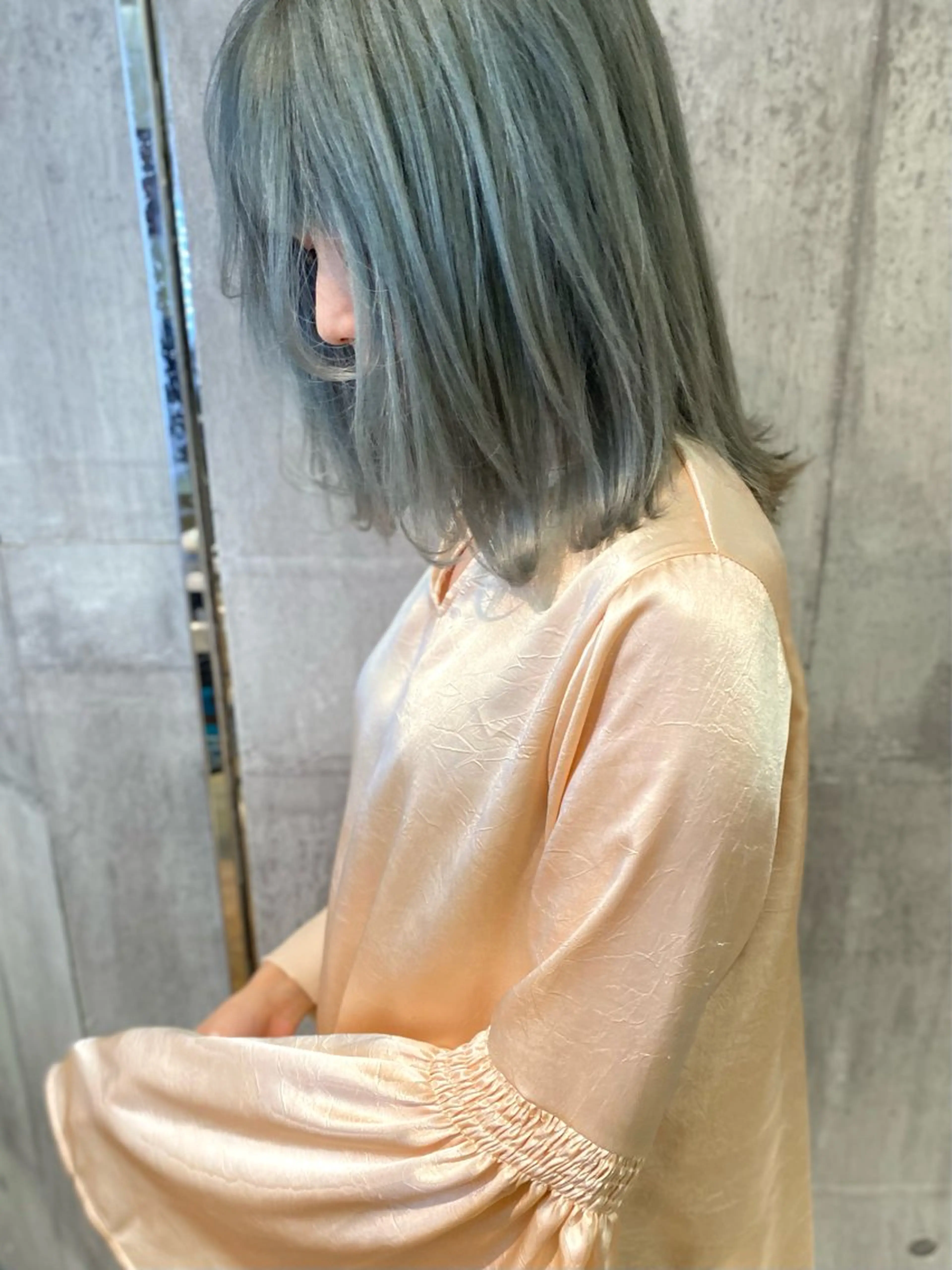 ミディアム カラー カット ヘアカラー トリートメント 髪質改善ｶﾗｰ ｹｱﾌﾞﾘｰﾁ/ﾀﾑのヘアスタイル