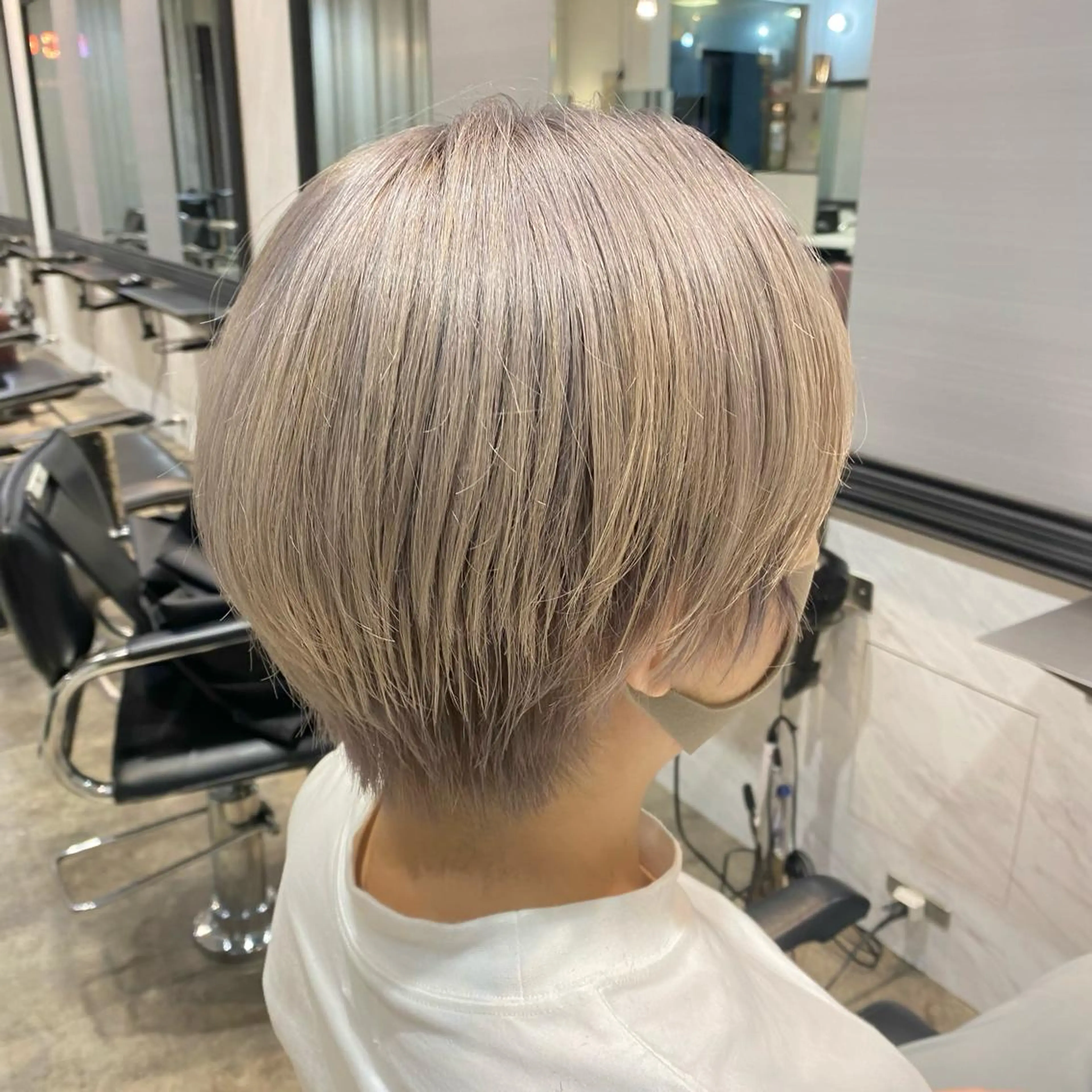 ショート カラー ベージュカラー ホワイトベージュ 増子 祐太朗のヘアスタイル