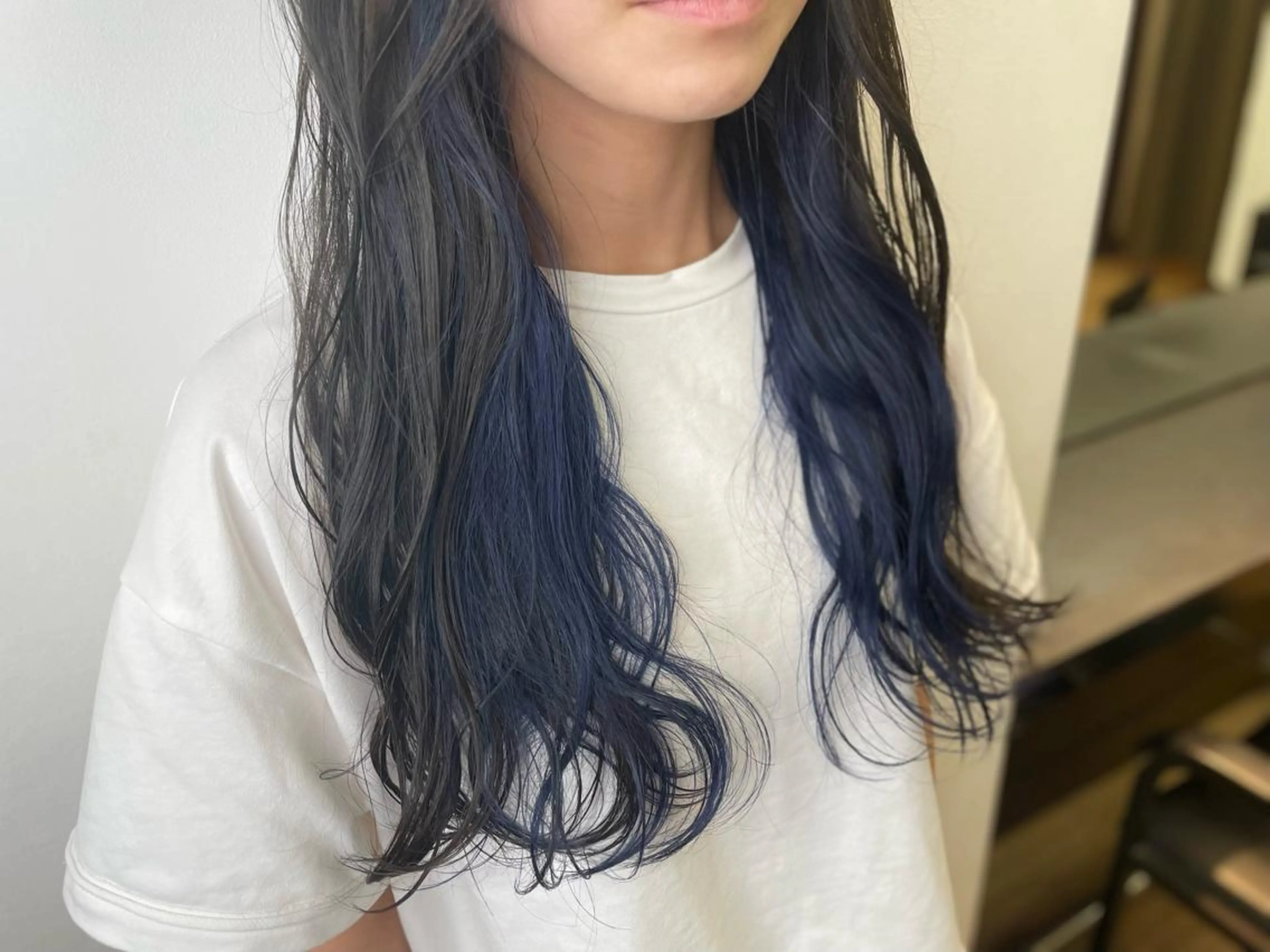 ロング カラー 黒髪 ブルーカラー ブルーブラック インナーカラー ヘアカラー トリートメント IORI #韓国ヘア#髪質改善のヘアスタイル