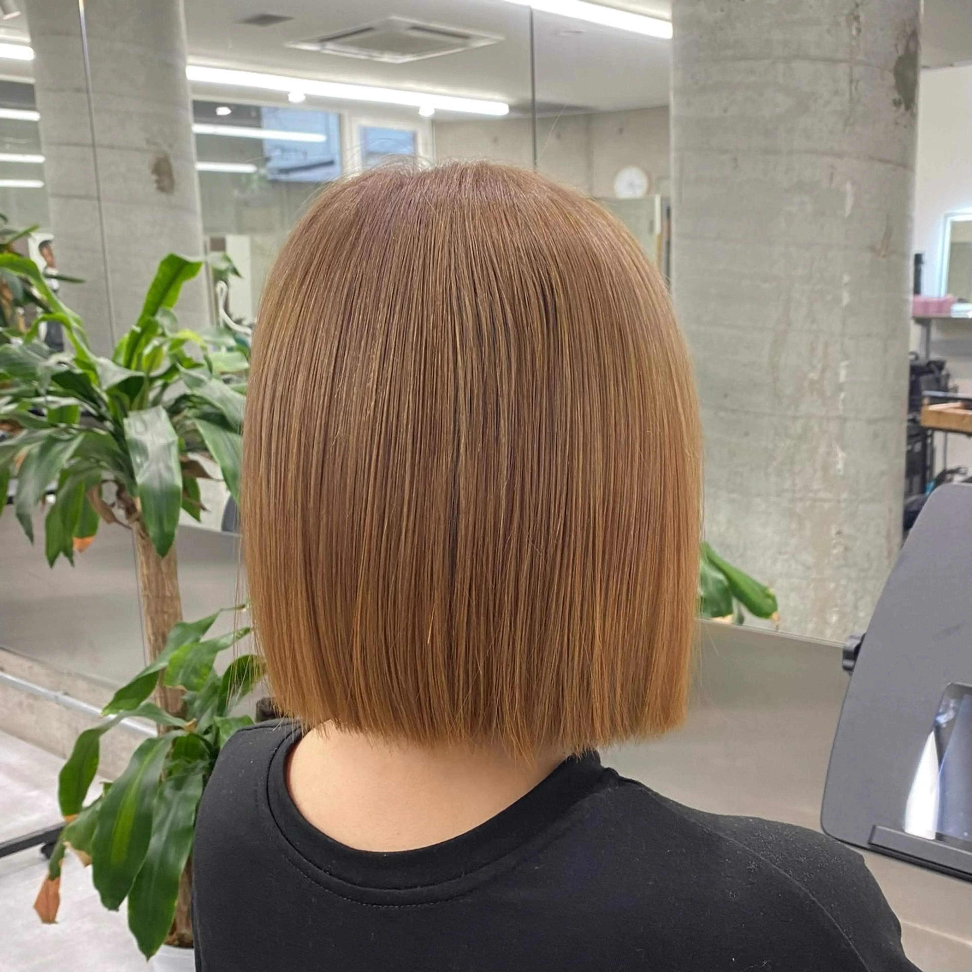 ショート カラー カット ヘアカラー Welring hair salon所属・Runa/大人 かわいいハイトーンのヘアスタイル
