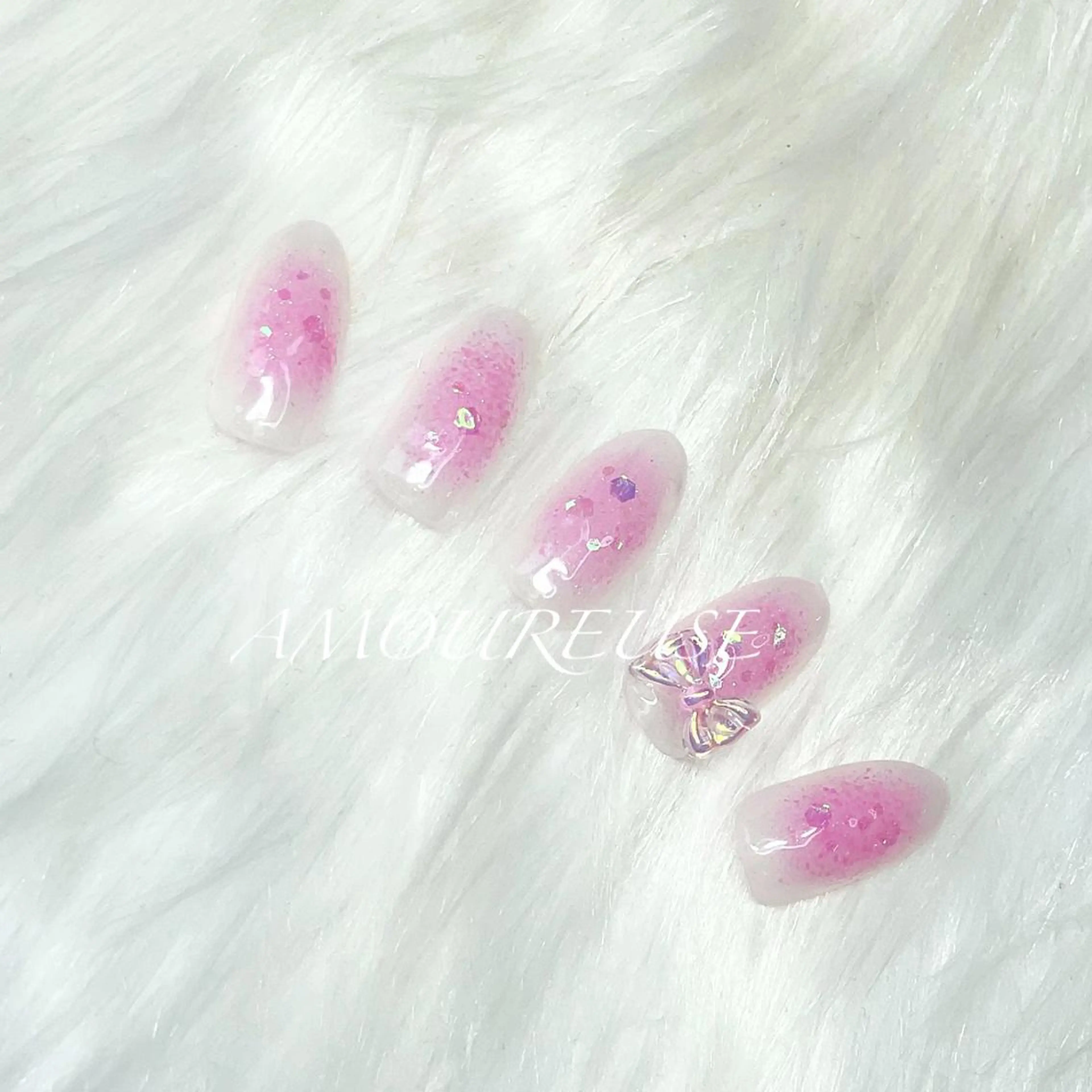 ネイル チークネイル ハンドネイル Amoureuse KARENのネイルデザイン