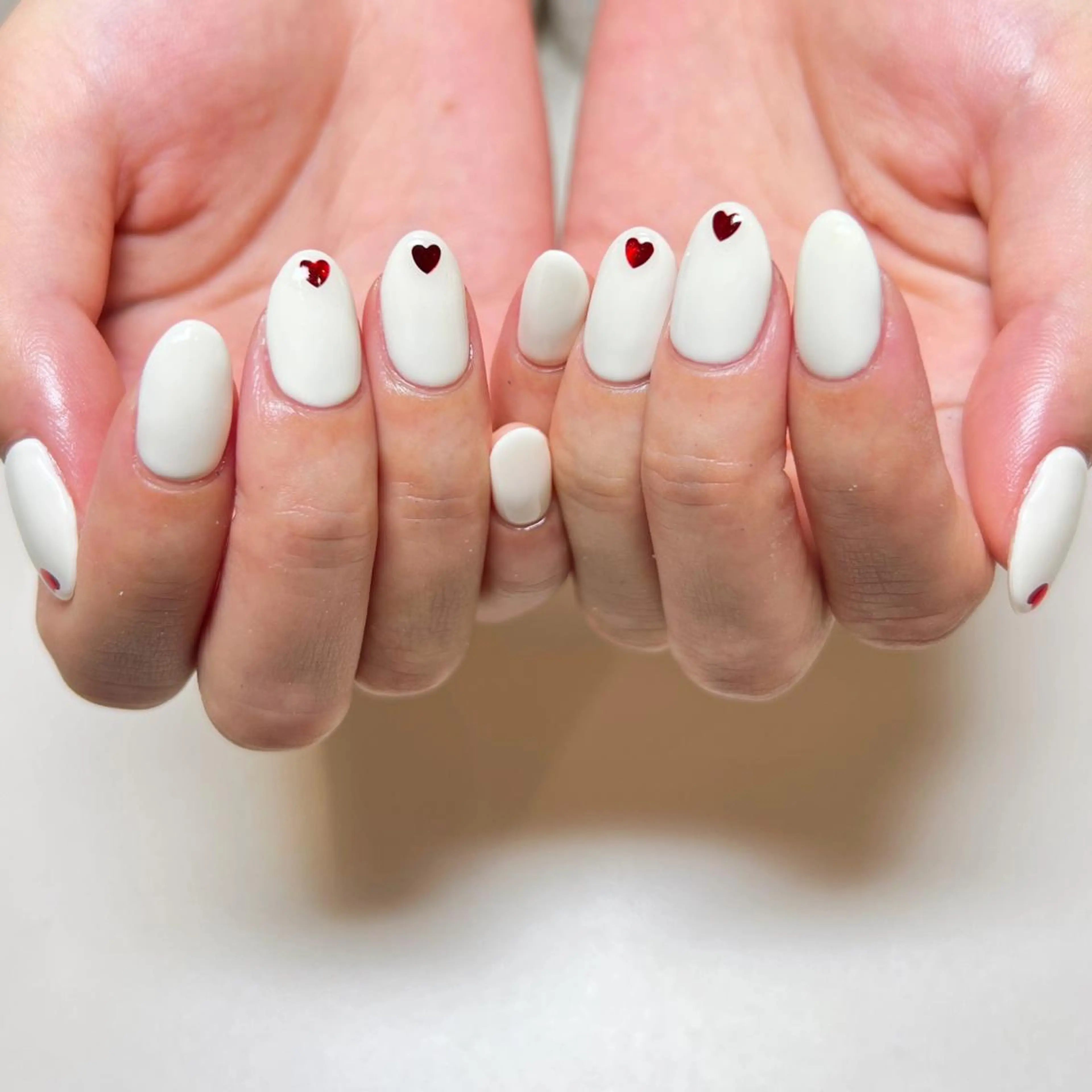 ネイル アートネイル ハート ホログラムネイル 持ち込み ニュアンスネイル ハンドネイル REHTOF 【銀座駅徒歩1分】のネイルデザイン