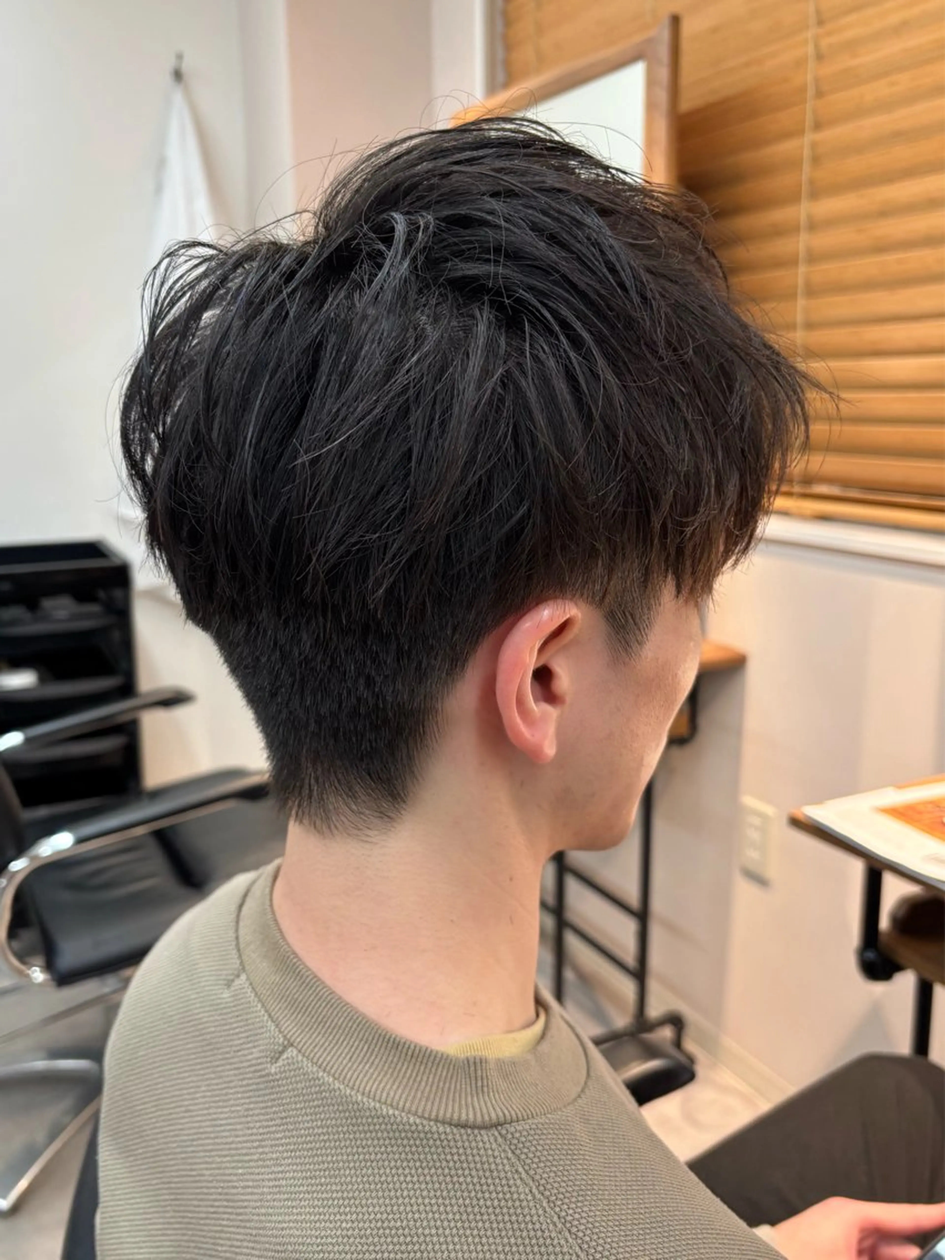 メンズ マッシュ 刈り上げ カット フェザーパーマ/韓国 /メンズカット保立のヘアスタイル