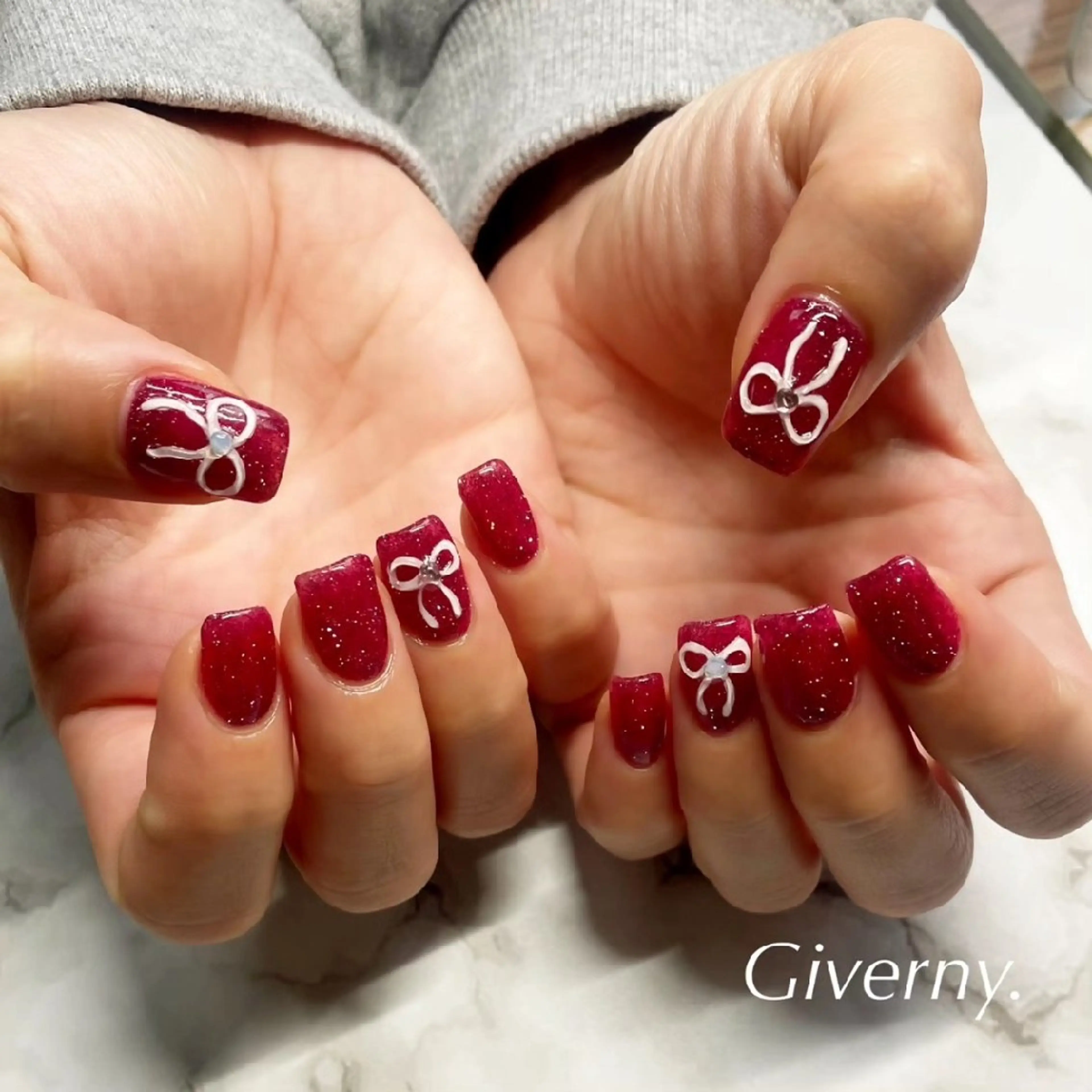 ネイル フラッシュネイル リボン 冬ネイル ハンドネイル Giverny .のネイルデザイン