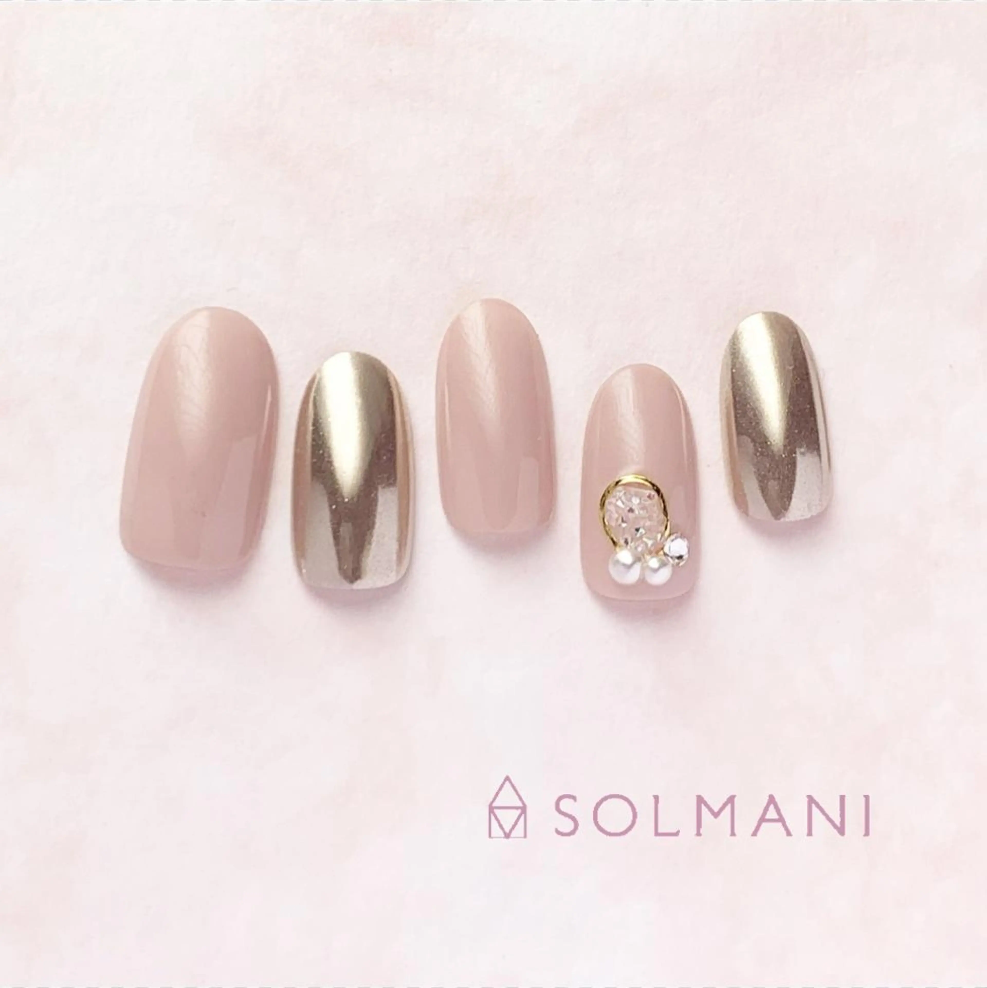 ネイル ミラーネイル SOLMANI 予約担当のネイルデザイン