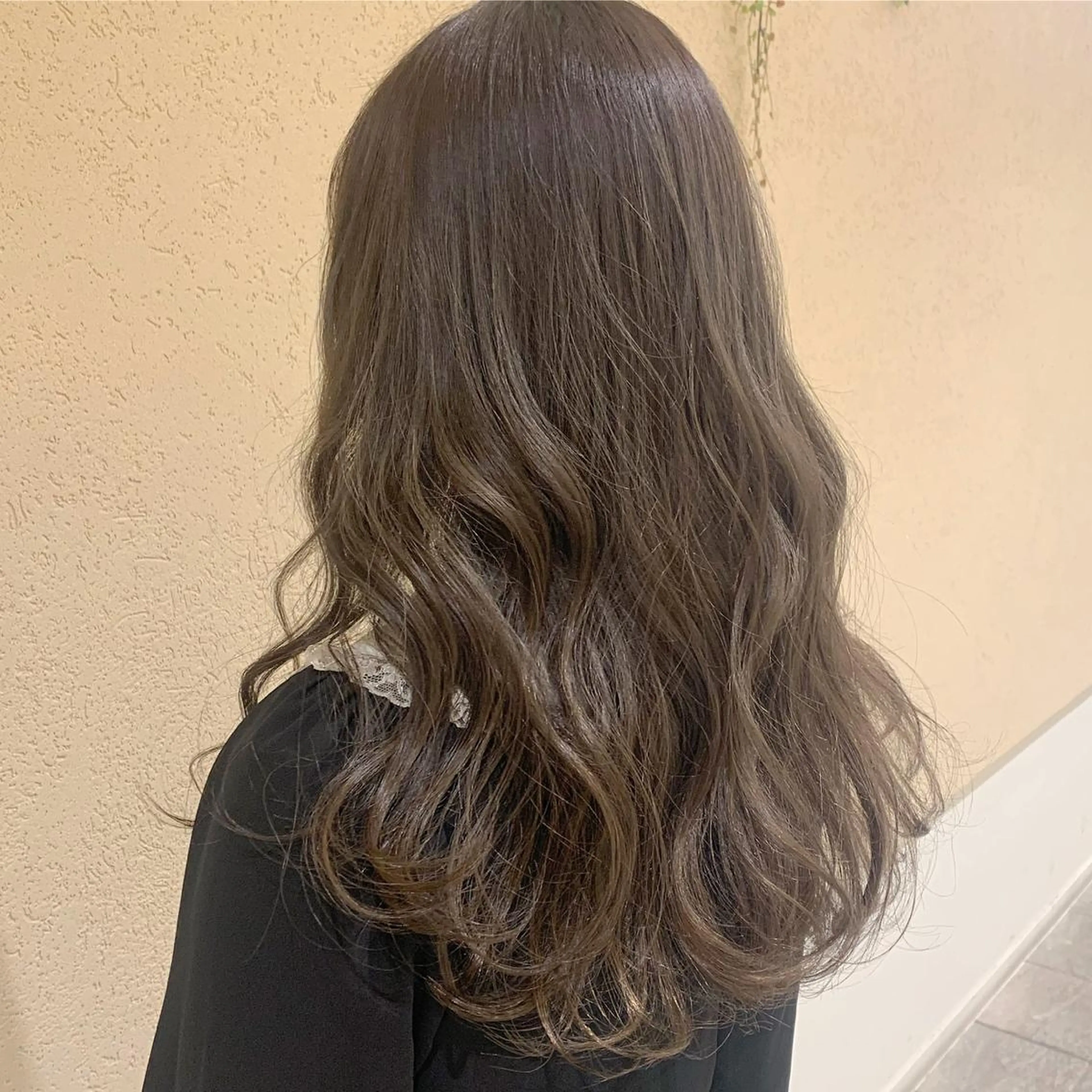 ロング カラー 透明感カラー ダークグレー ダークグレージュ グレージュ GO TODAY SHAiRE SALON所属・𝒢𝒾𝓇𝓁𝓎 ⑅　𝓎𝓊𝓀𝒶のヘアスタイル