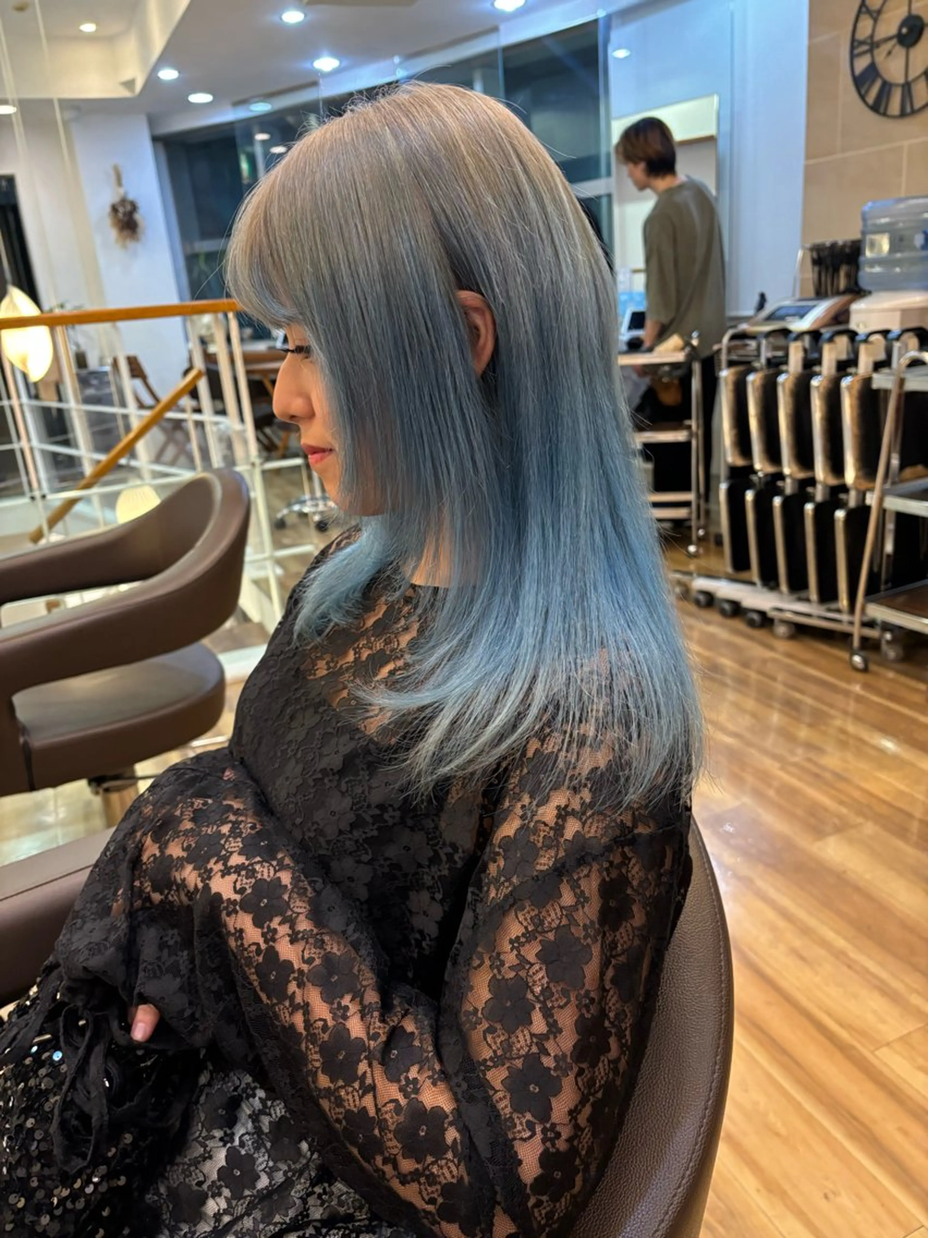 ロング カラー ベージュカラー ブルーカラー ホワイトベージュ カット ヘアカラー トリートメント レイヤーカット /透明感/千葉怜寿のヘアスタイル