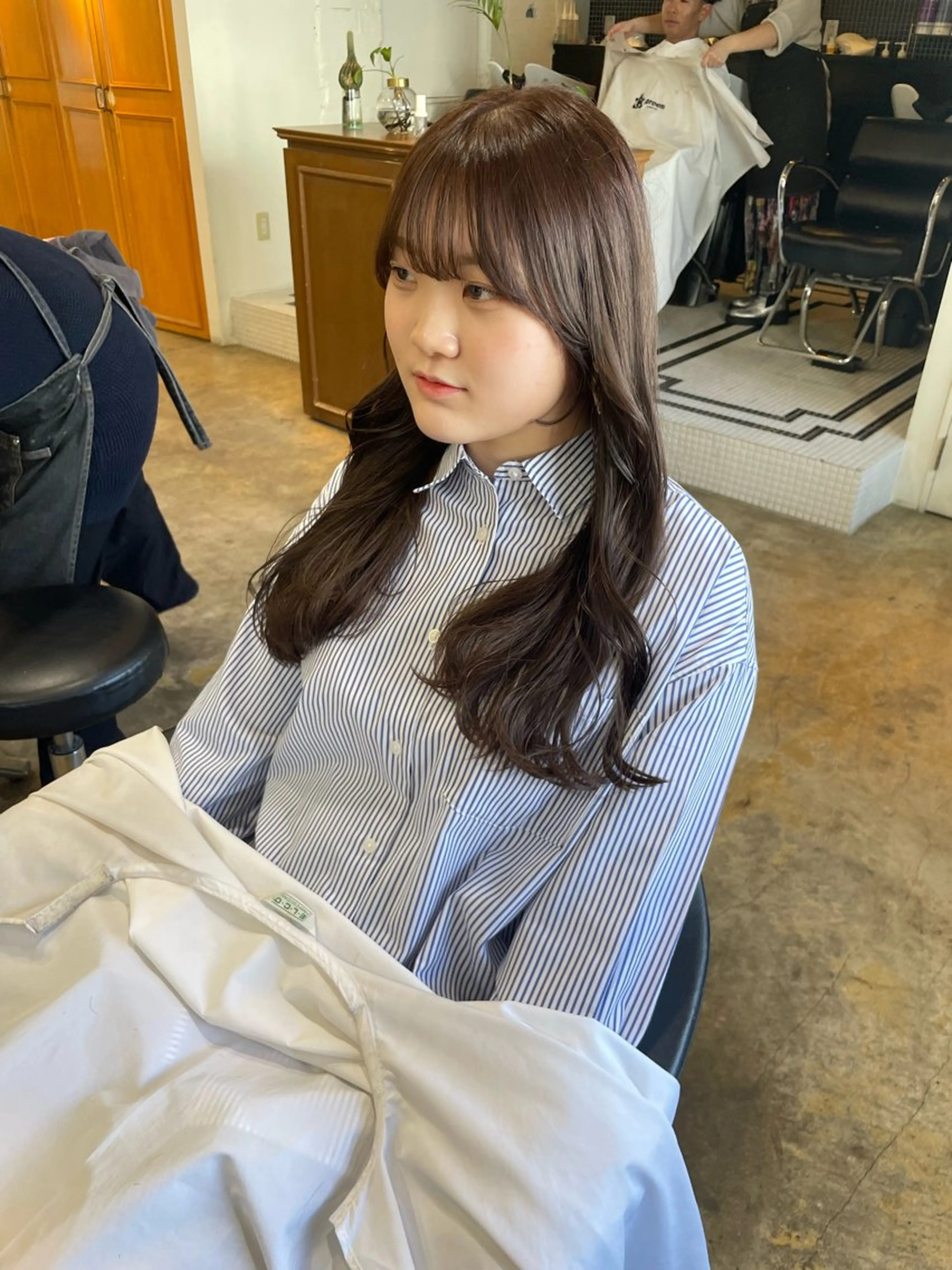 ロング カラー ブリーチ グレージュ MIOベージュカラー 柔らかいカラーのヘアスタイル