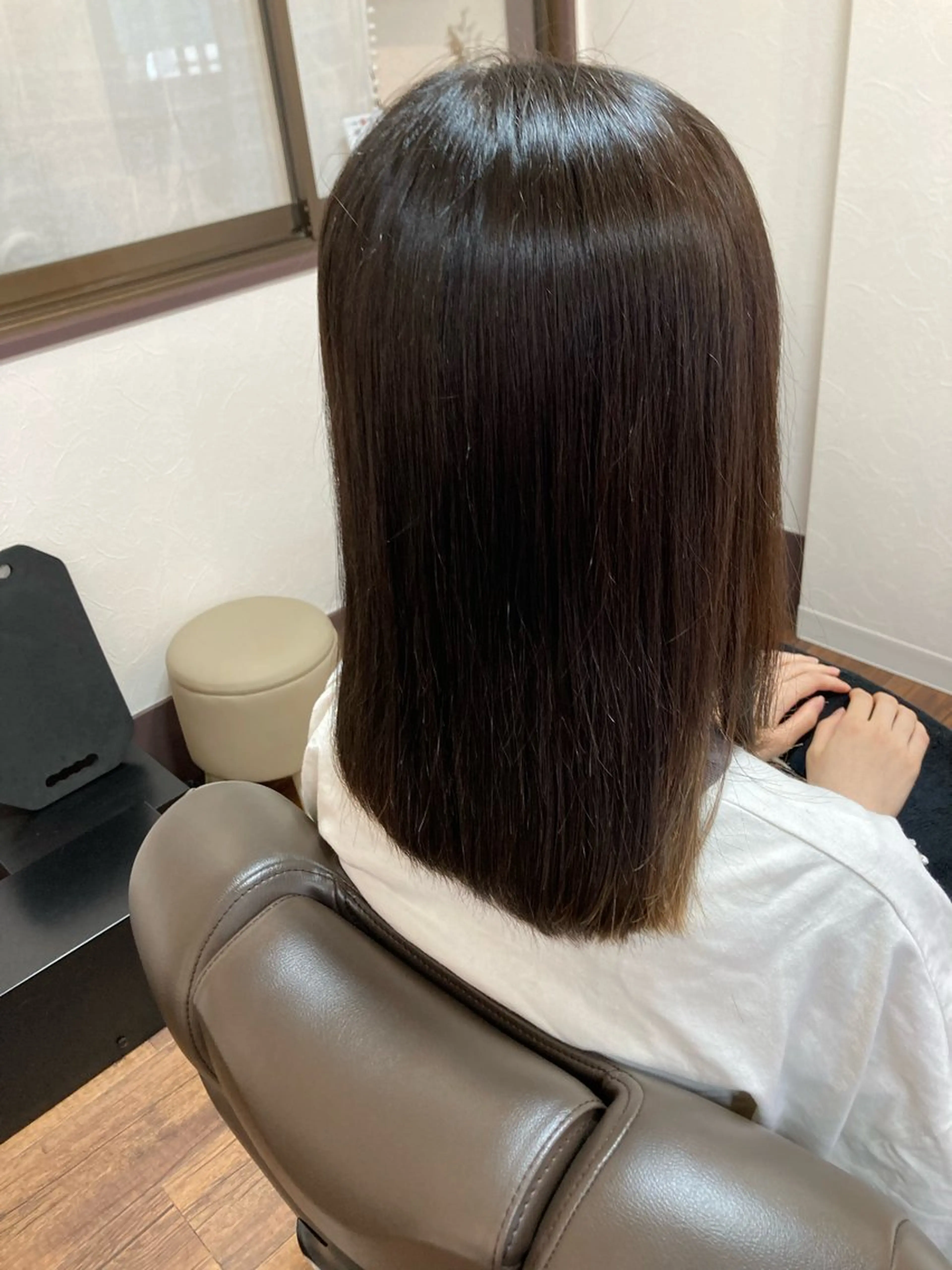 ミディアム 酸性ストレート JIU所属・池岡 洋子のヘアスタイル