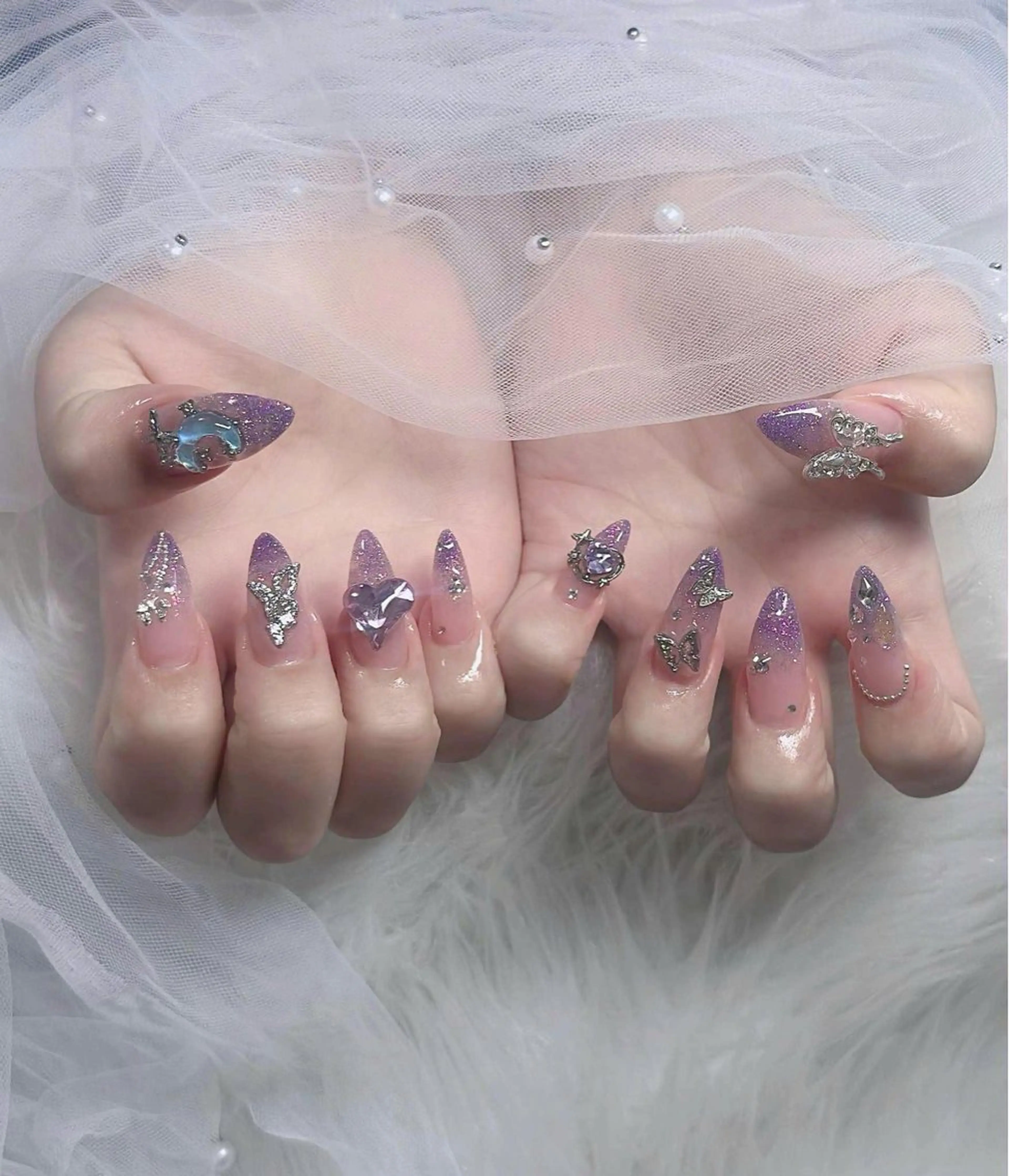 ネイル オーロラネイル フレンチネイル ジェルネイル ハロウィン キラキラネイル ハンドネイル H.baby Nail Salonのネイルデザイン