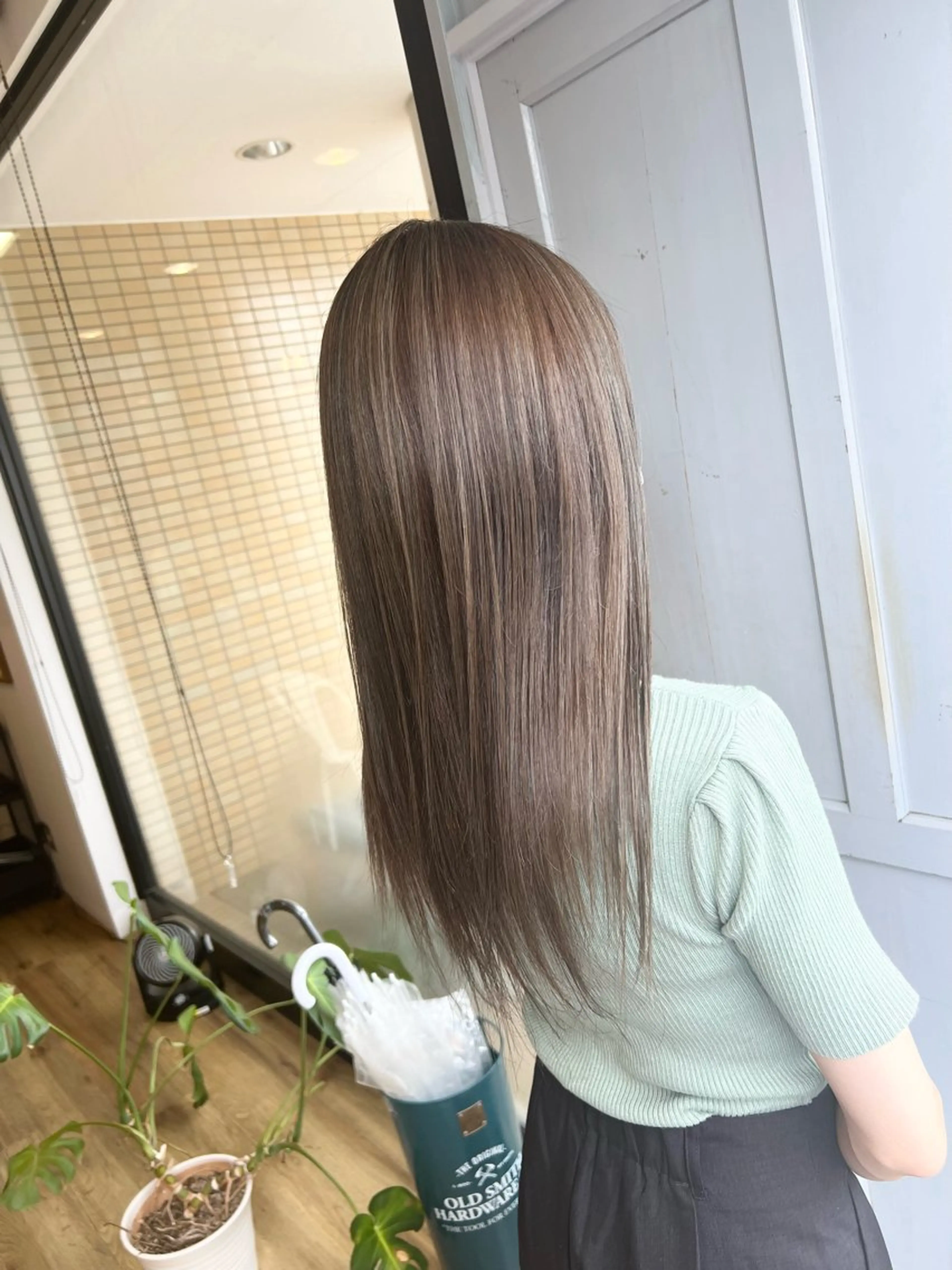 ロング カラー アッシュ ハイライトカラー ラベンダーカラー ハイライト カット ヘアカラー トリートメント 堀 望美のヘアスタイル