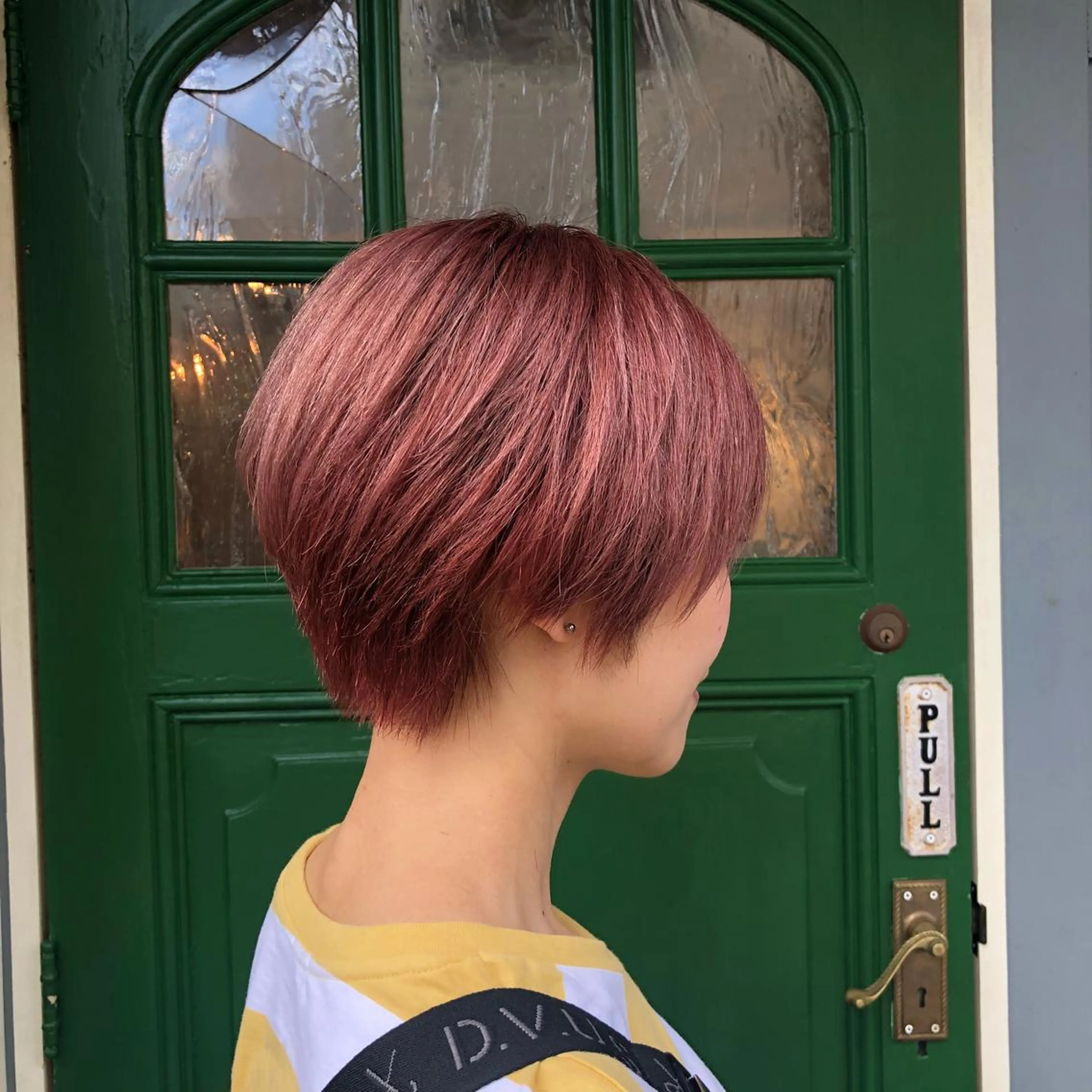 ショート カラー ベージュカラー ブリーチ 透明感カラー ハイトーンカラー ピンクカラー カット ヘアカラー トリートメント ヘッドスパ BRITS 渡辺 菜々子のヘアスタイル