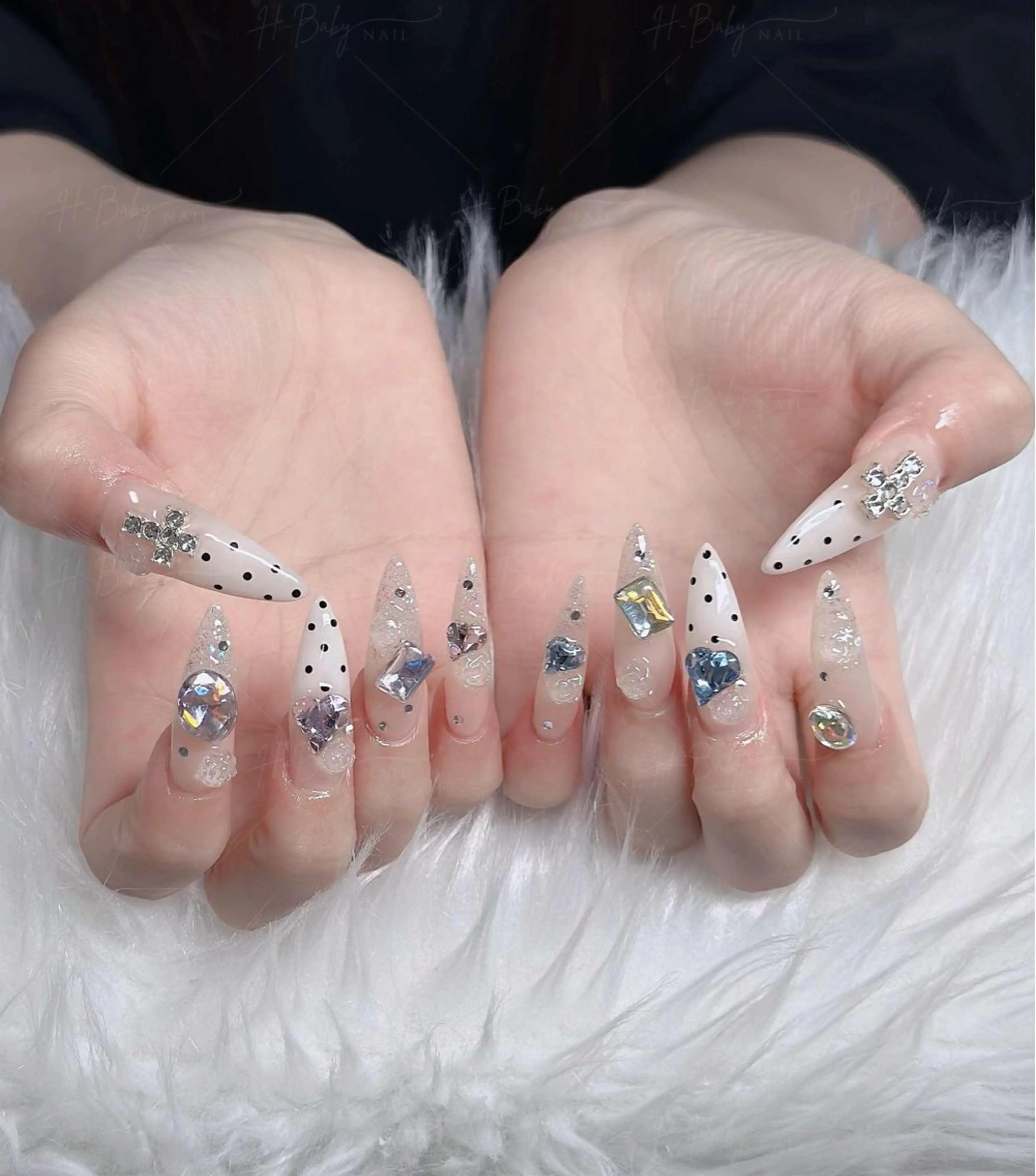ネイル フレンチネイル ジェルネイル ガラスフレンチ ハロウィン ハート H.baby nail所属・H.baby Nail Salonのネイルデザイン