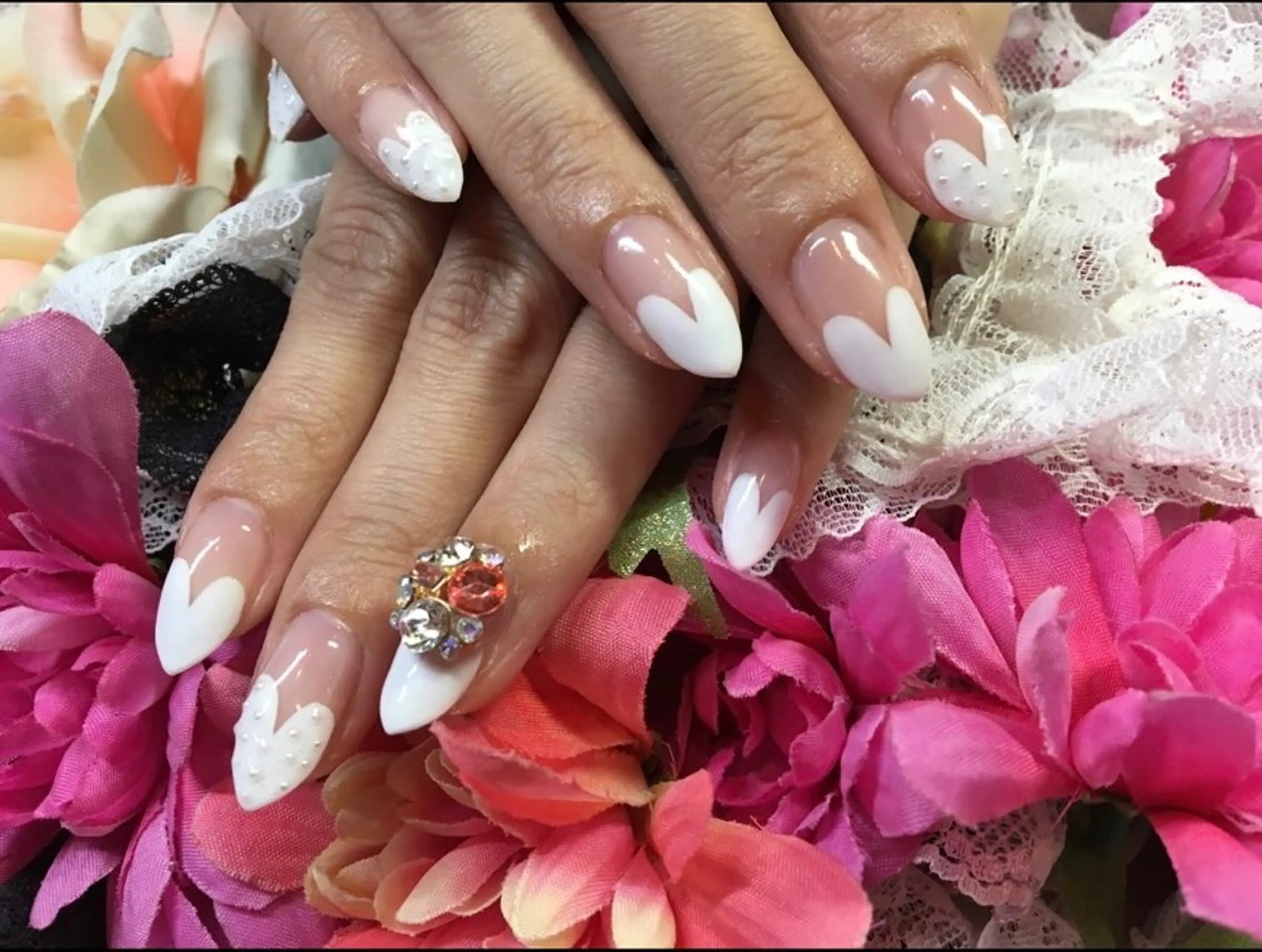 ネイル フレンチネイル ハート eyenailist NANAのネイルデザイン