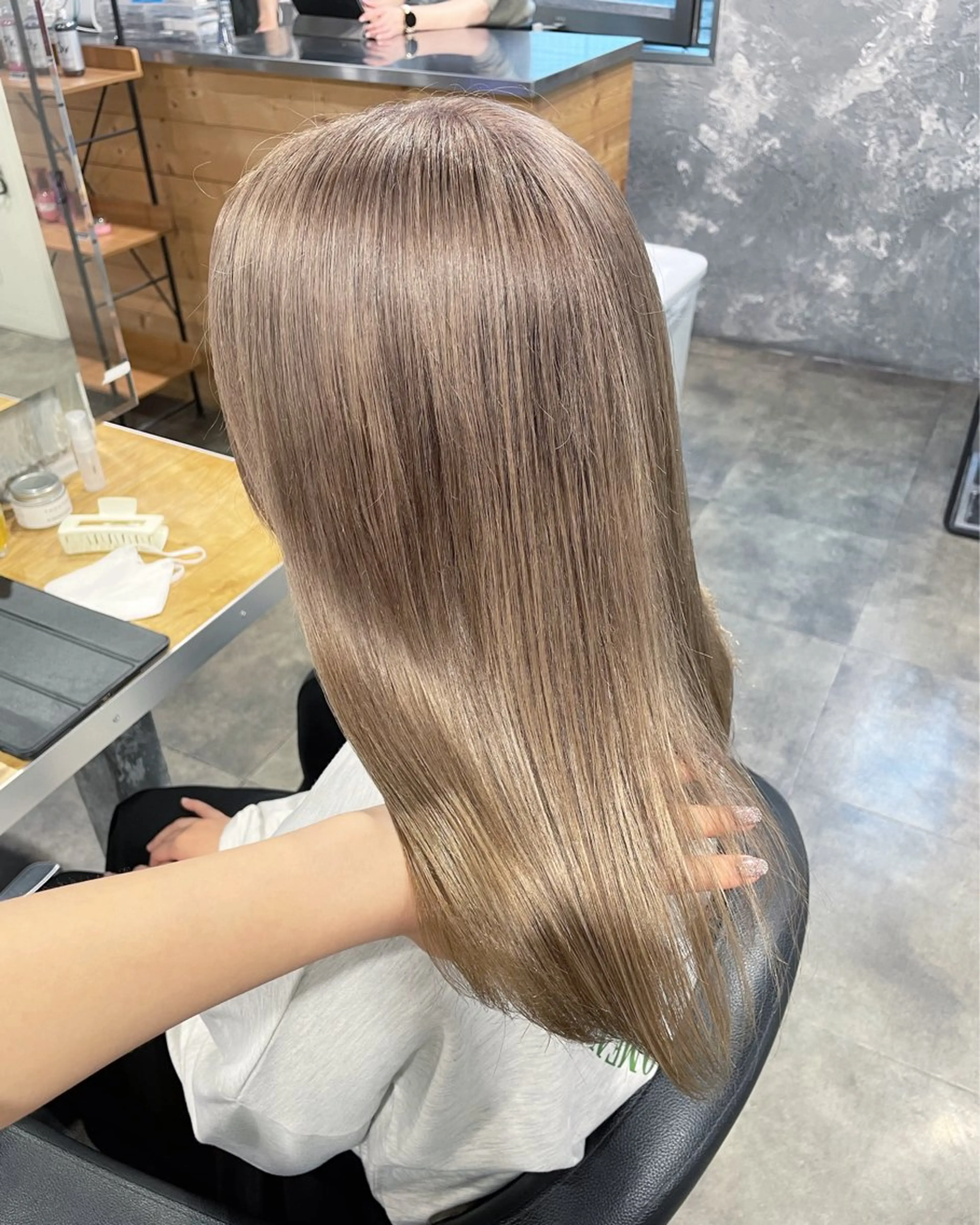 セミロング カラー ヘアカラー ハイトーンブロンド 横浜💞ミオのヘアスタイル