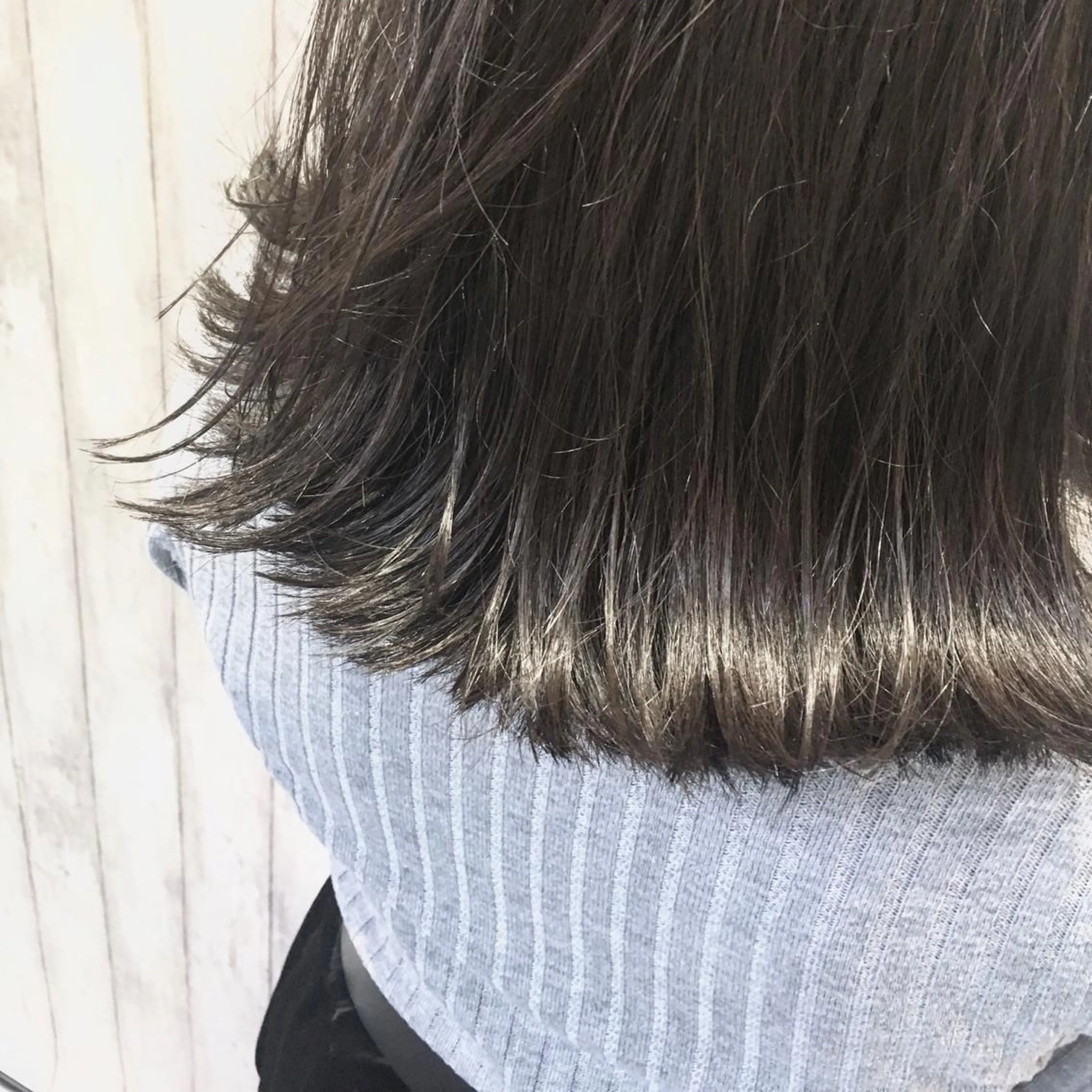 セミロング カラー グレージュ イルミナカラー boutique misakiのヘアスタイル