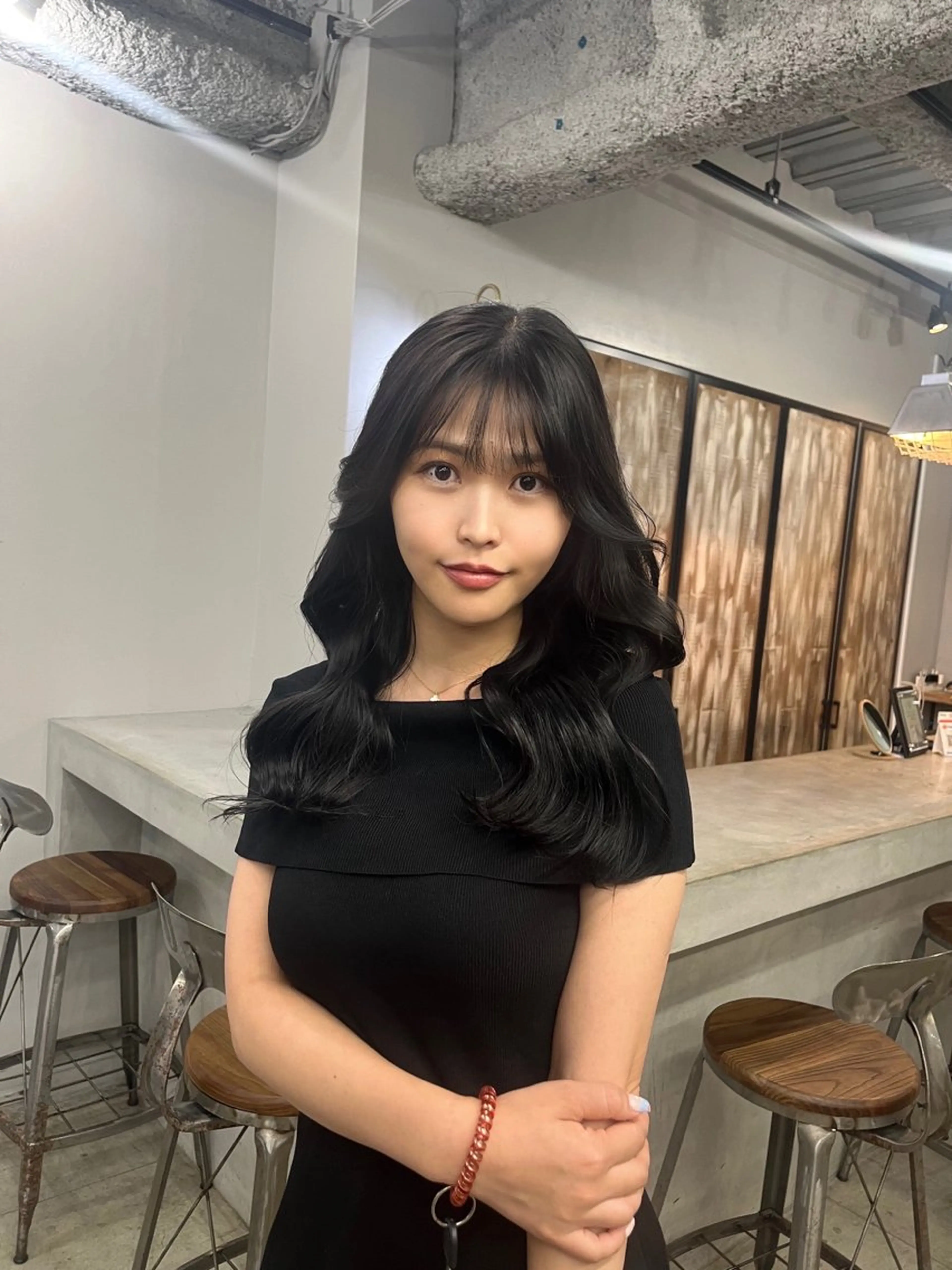 セミロング カラー 黒髪 ブルーカラー ブルーブラック グレージュ くびれヘア カット ヘアカラー トリートメント ヘアセット 韓国ヘア🫧 KAZUTOのヘアスタイル