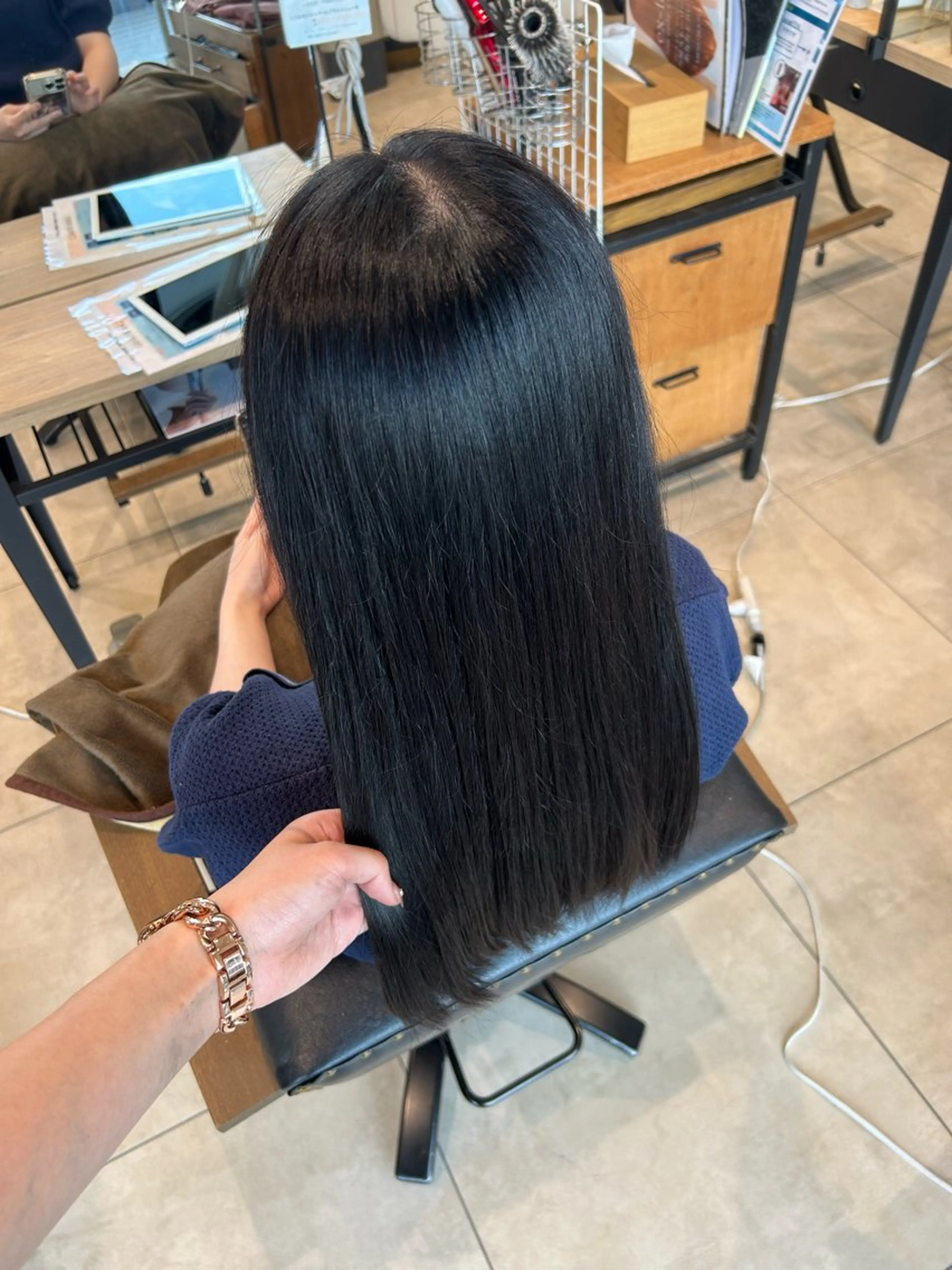 カラー 黒髪 ブルーカラー ブルーブラック 福田 愛友のヘアスタイル
