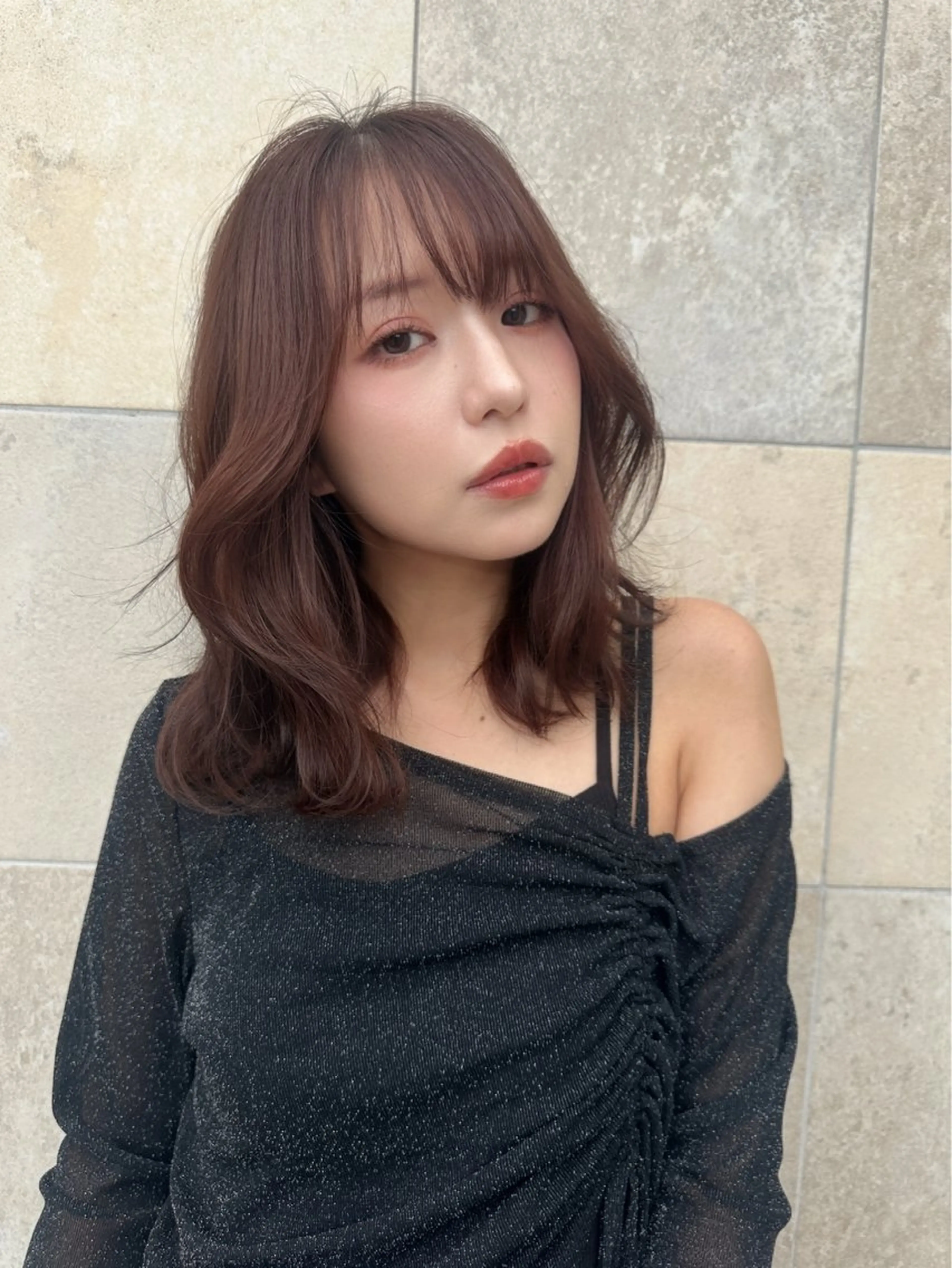 ミディアム カラー カット ヘアカラー トリートメント ベージュ/インナー カラー🤍Rieのヘアスタイル