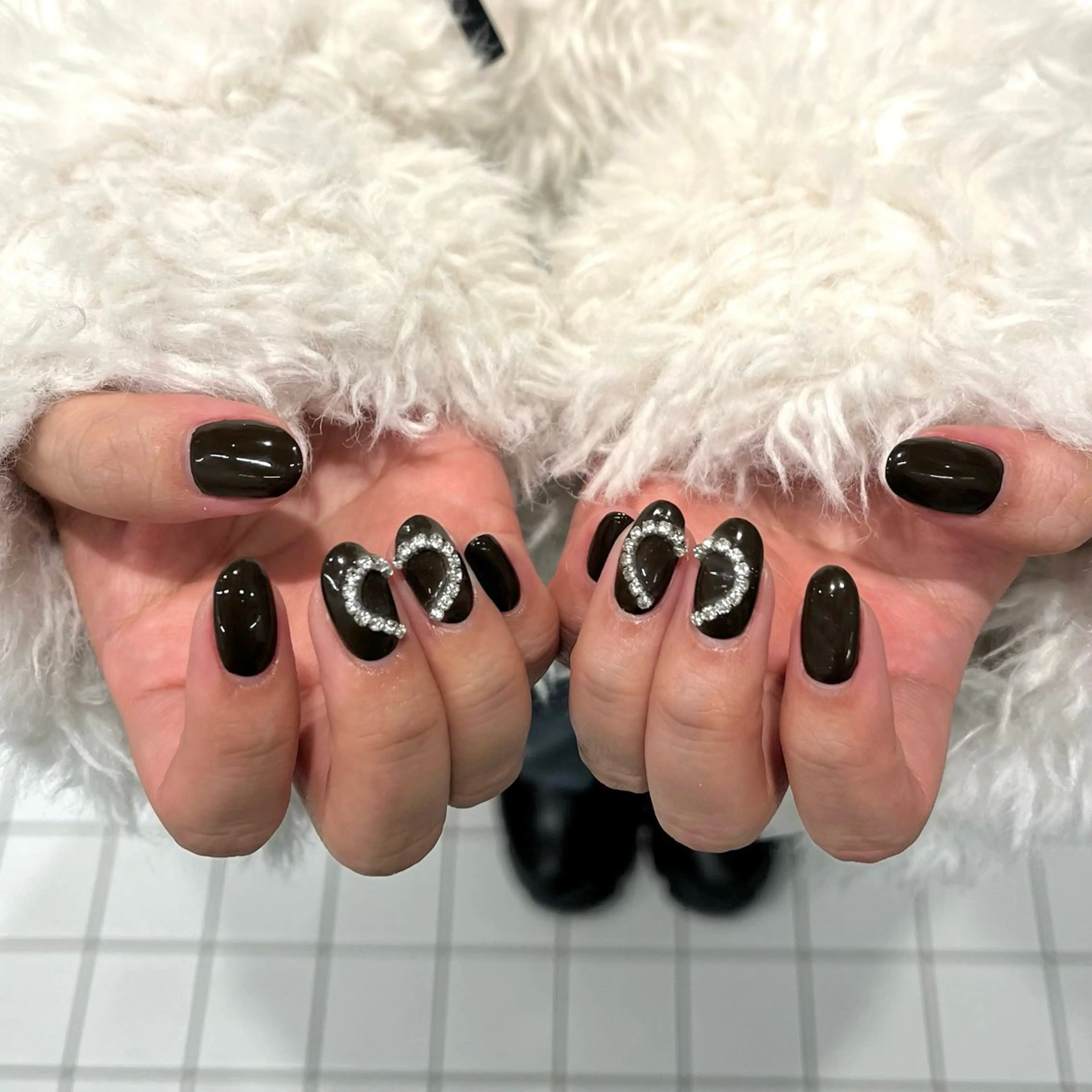 ネイル ブラウン ハート ワンカラーネイル 冬ネイル ハンドネイル eight nail 春菜のネイルデザイン