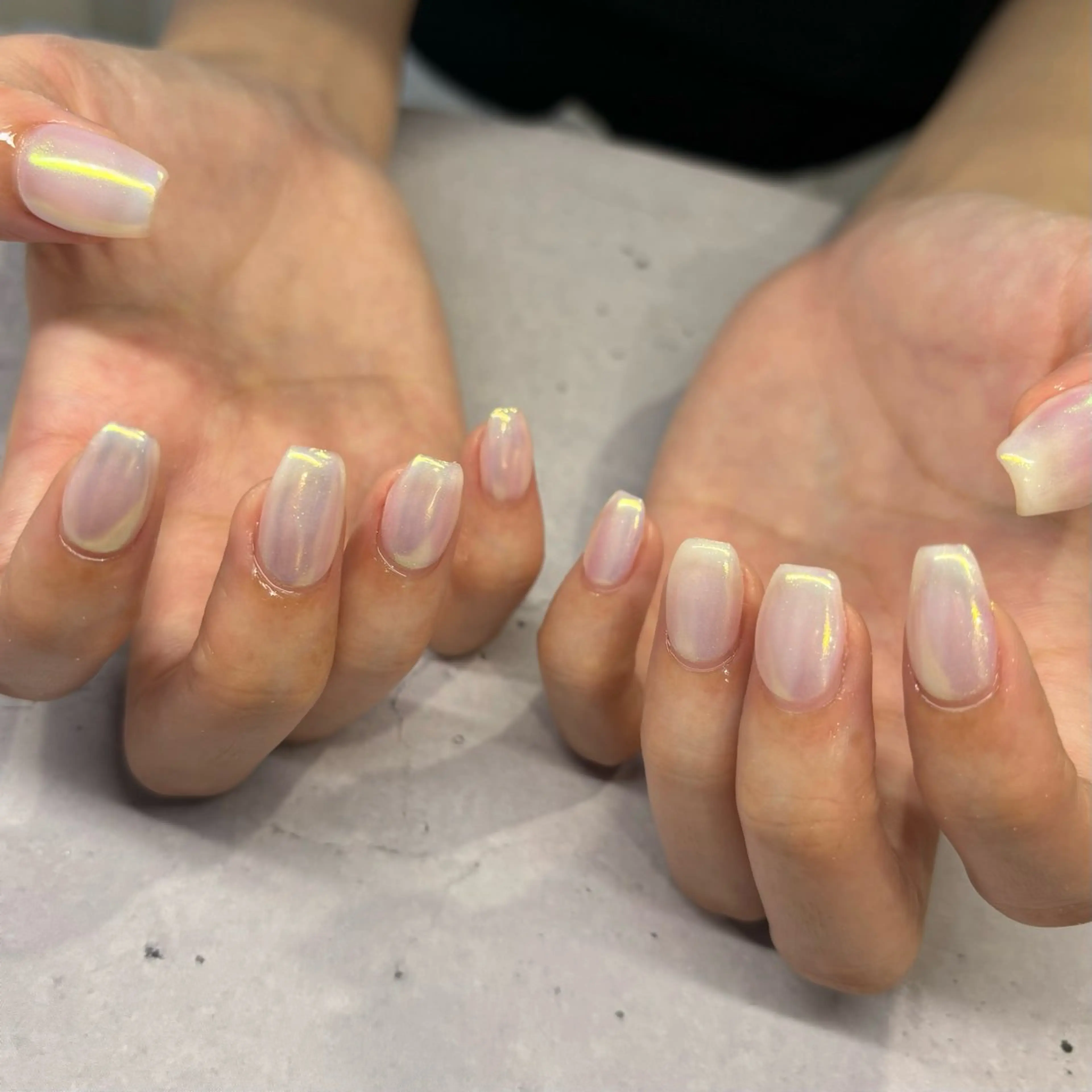 ネイル オーロラネイル ホワイト ハンドネイル 荒巻 めいのネイルデザイン
