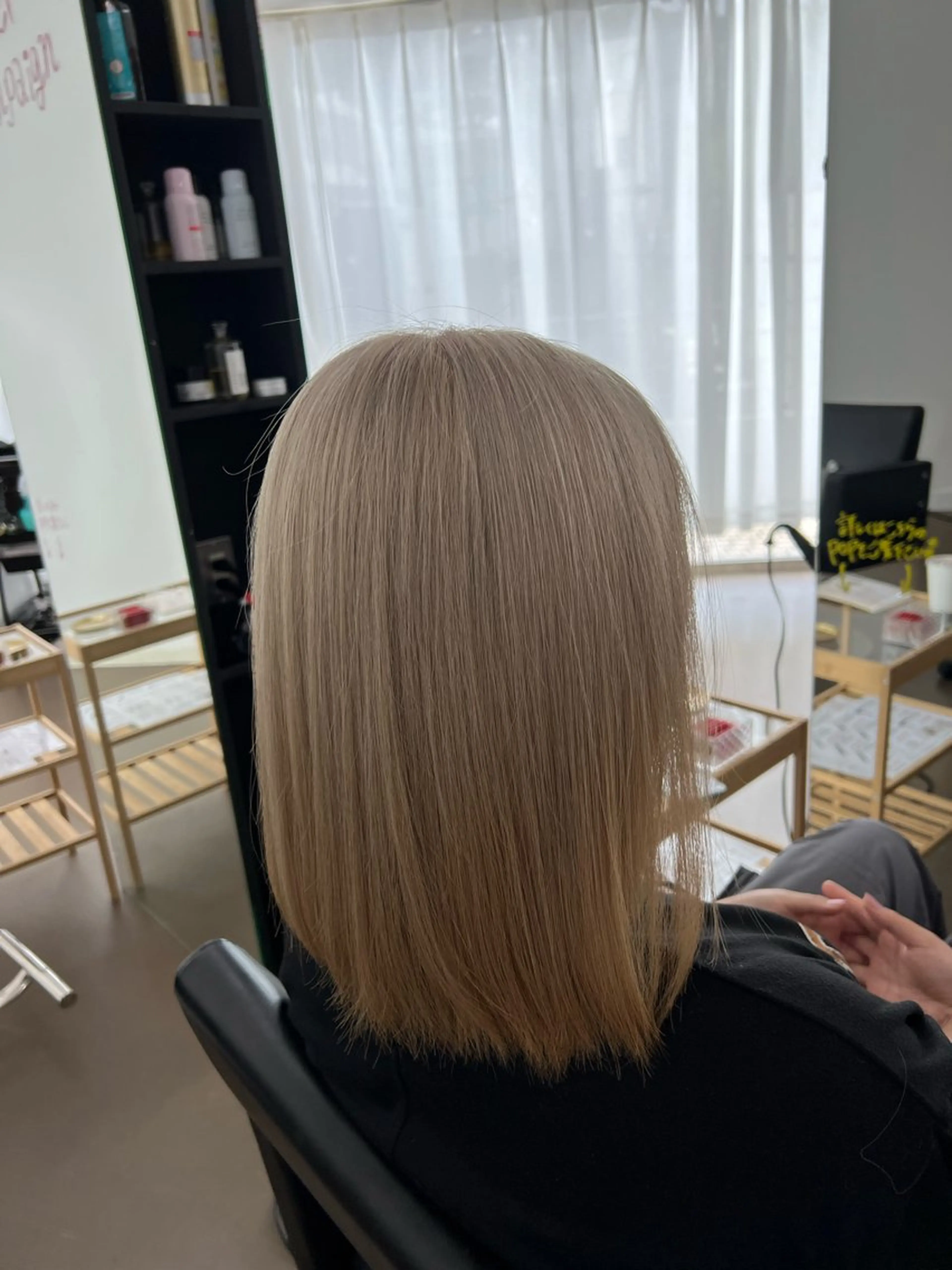 ミディアム カラー ベージュカラー ブリーチ ブロンド 透明感カラー ダブルカラー 神戸ボブ✂️ ioe三宮/田 伸佳のヘアスタイル