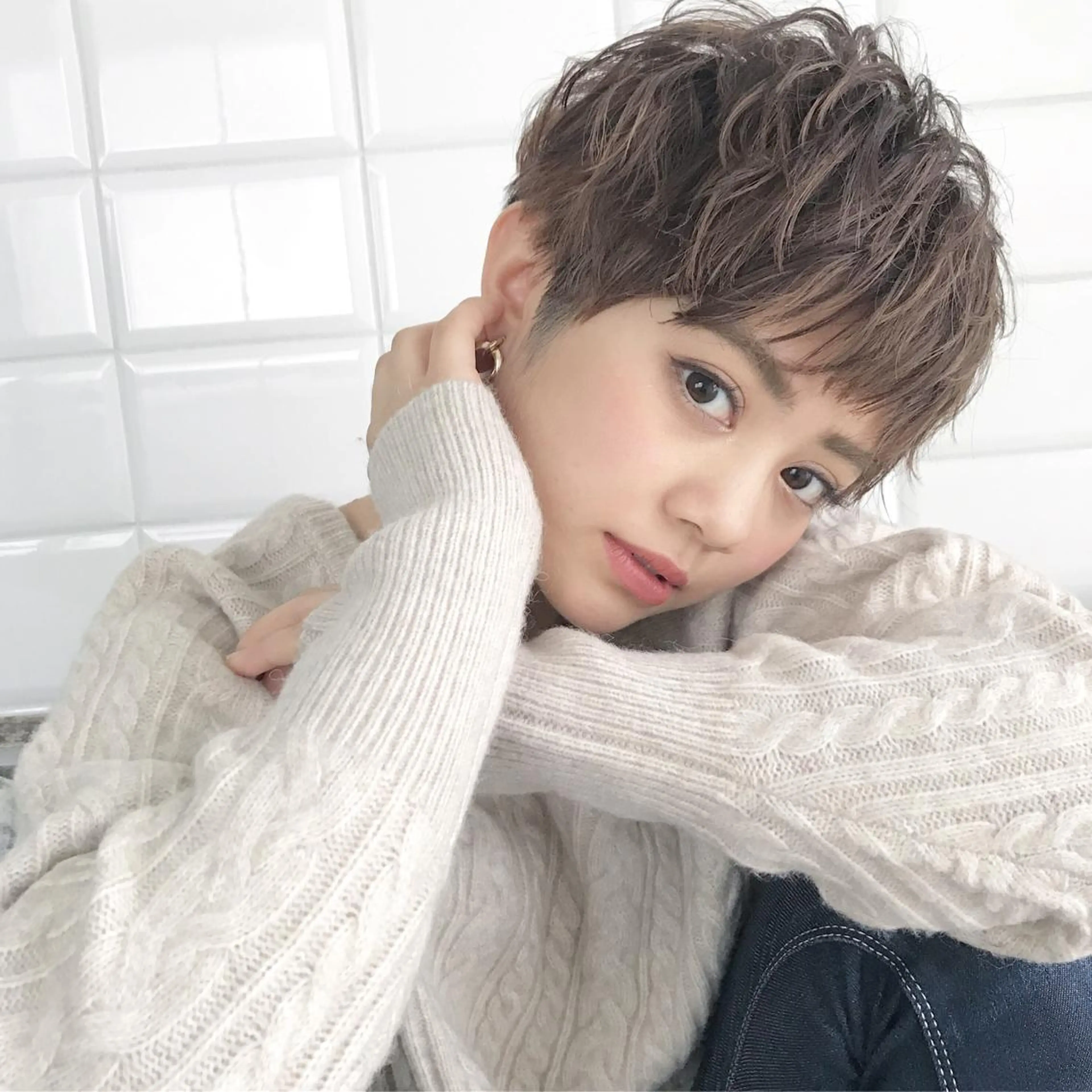 ショート カラー 顔周りカット 伊 杏のヘアスタイル