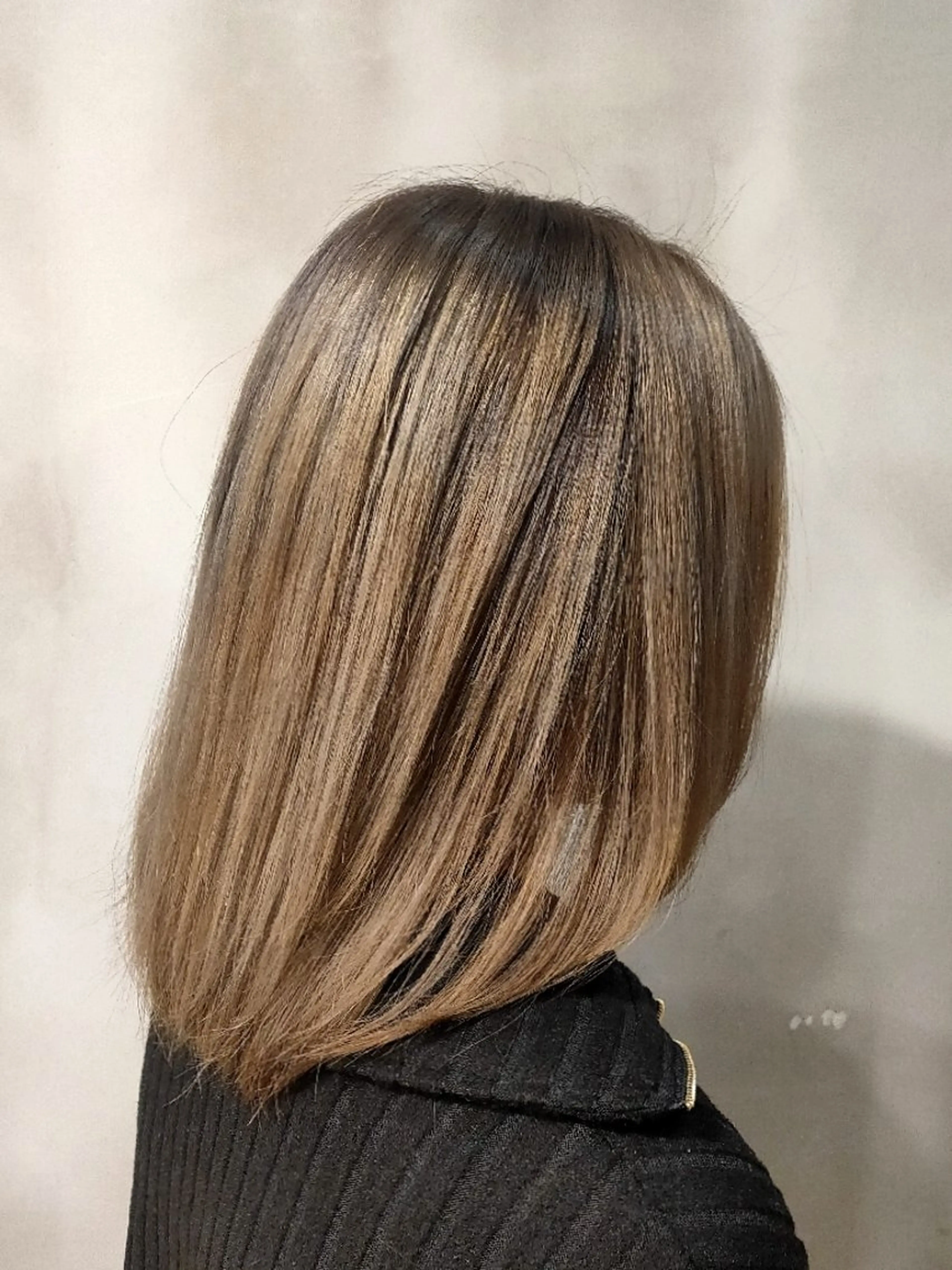 セミロング ヘアカラー 五十嵐 野乃佳のヘアスタイル