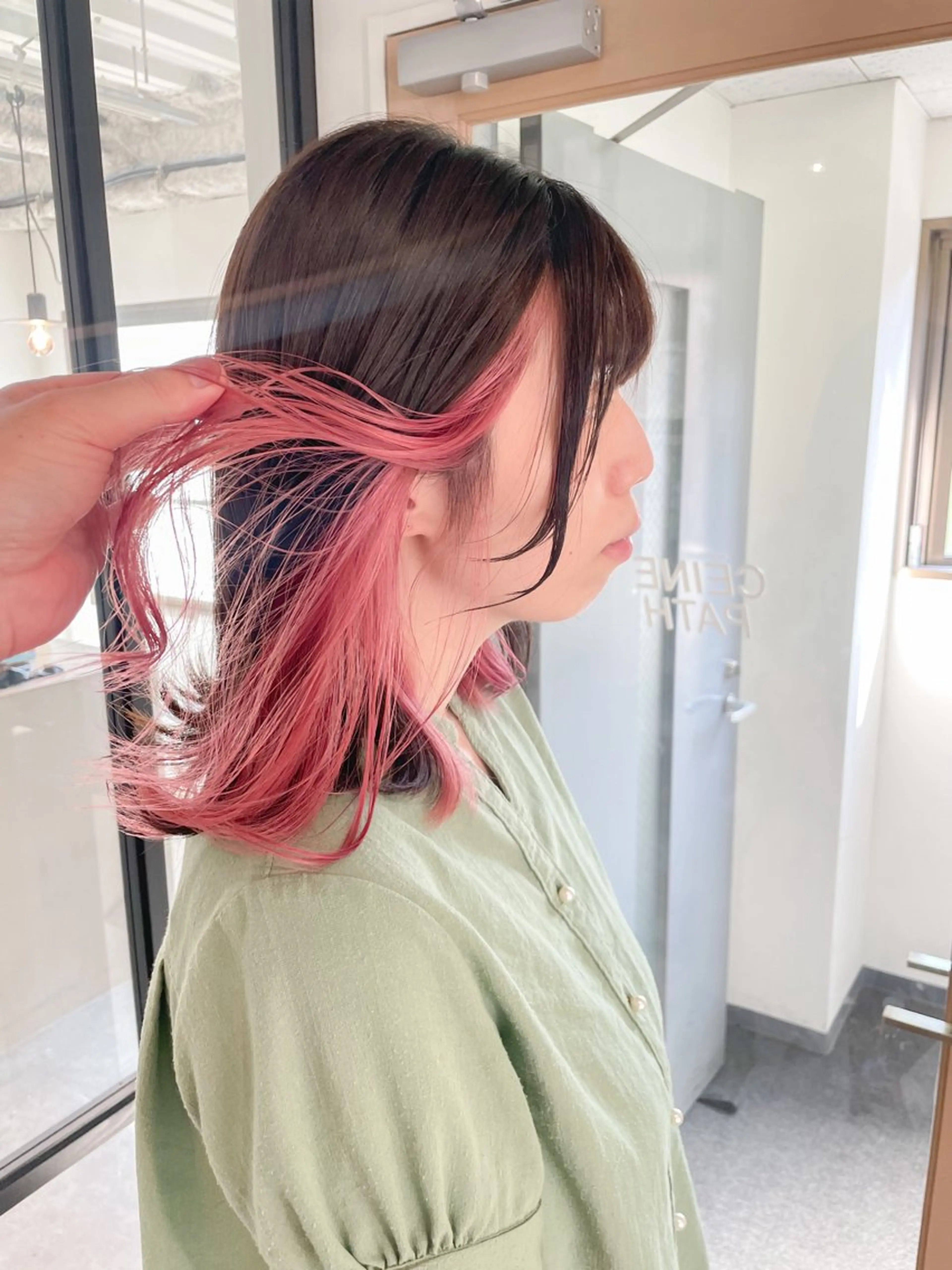 ミディアム カラー インナーカラー ピンクカラー ヘアカラー Takuma Suzuki中目黒のヘアスタイル