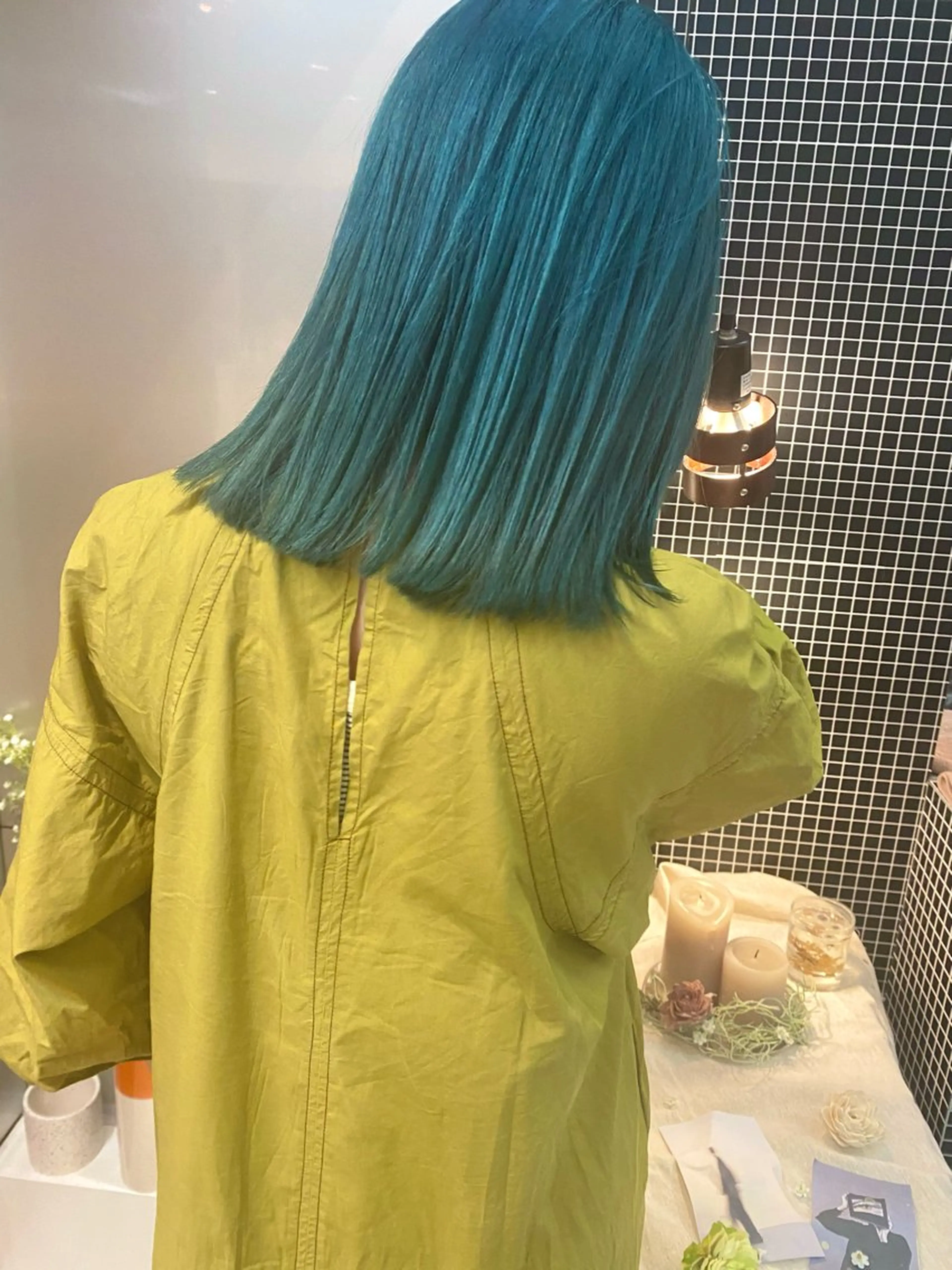 ミディアム カラー エメラルドグリーン カット ヘアカラー トリートメント 髪質改善ｶﾗｰ ｹｱﾌﾞﾘｰﾁ/ﾀﾑのヘアスタイル