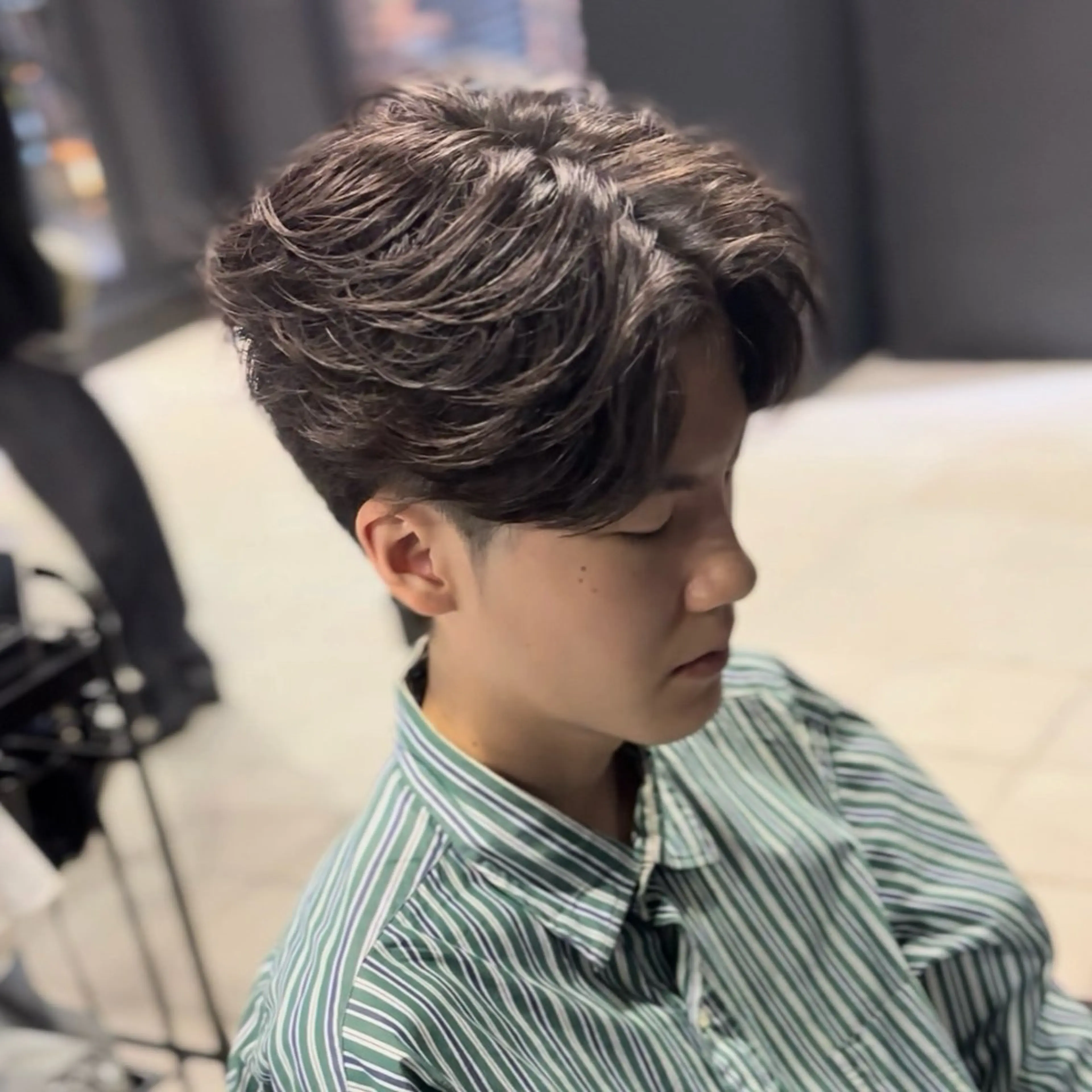 ミディアム パーマ ミディアムパーマ ツイストスパイラルパーマ ニュアンスパーマ スパイラルパーマ ツイストパーマ カット センターパート支持率 No.1【心斎橋】のヘアスタイル