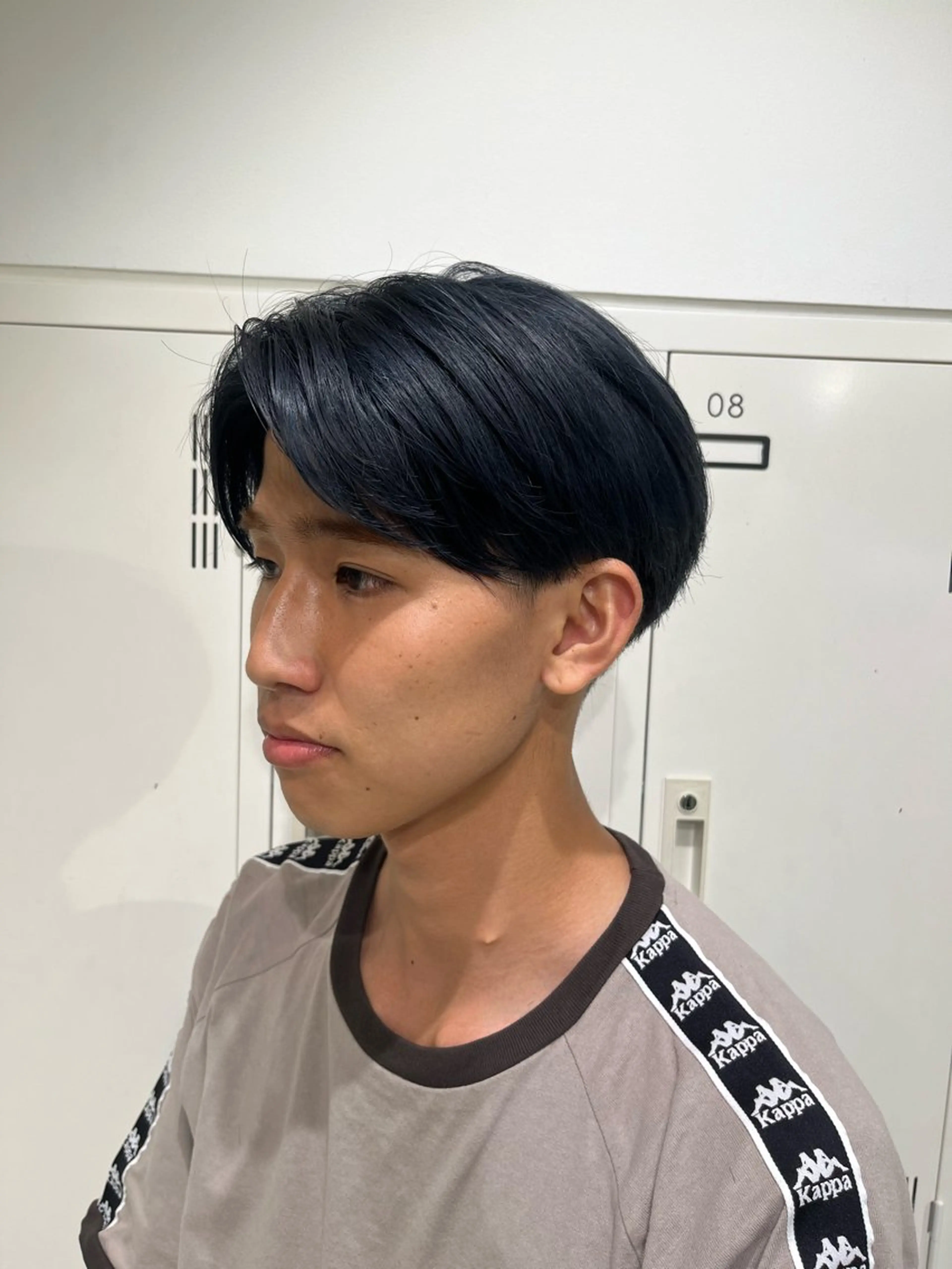 ショート カラー メンズ メンズブリーチ 黒髪 ブリーチ ブルーカラー ブルーブラック カット ヘアカラー トリートメント メンズ縮毛矯正🦊ハ イトーン　RYOKAのヘアスタイル