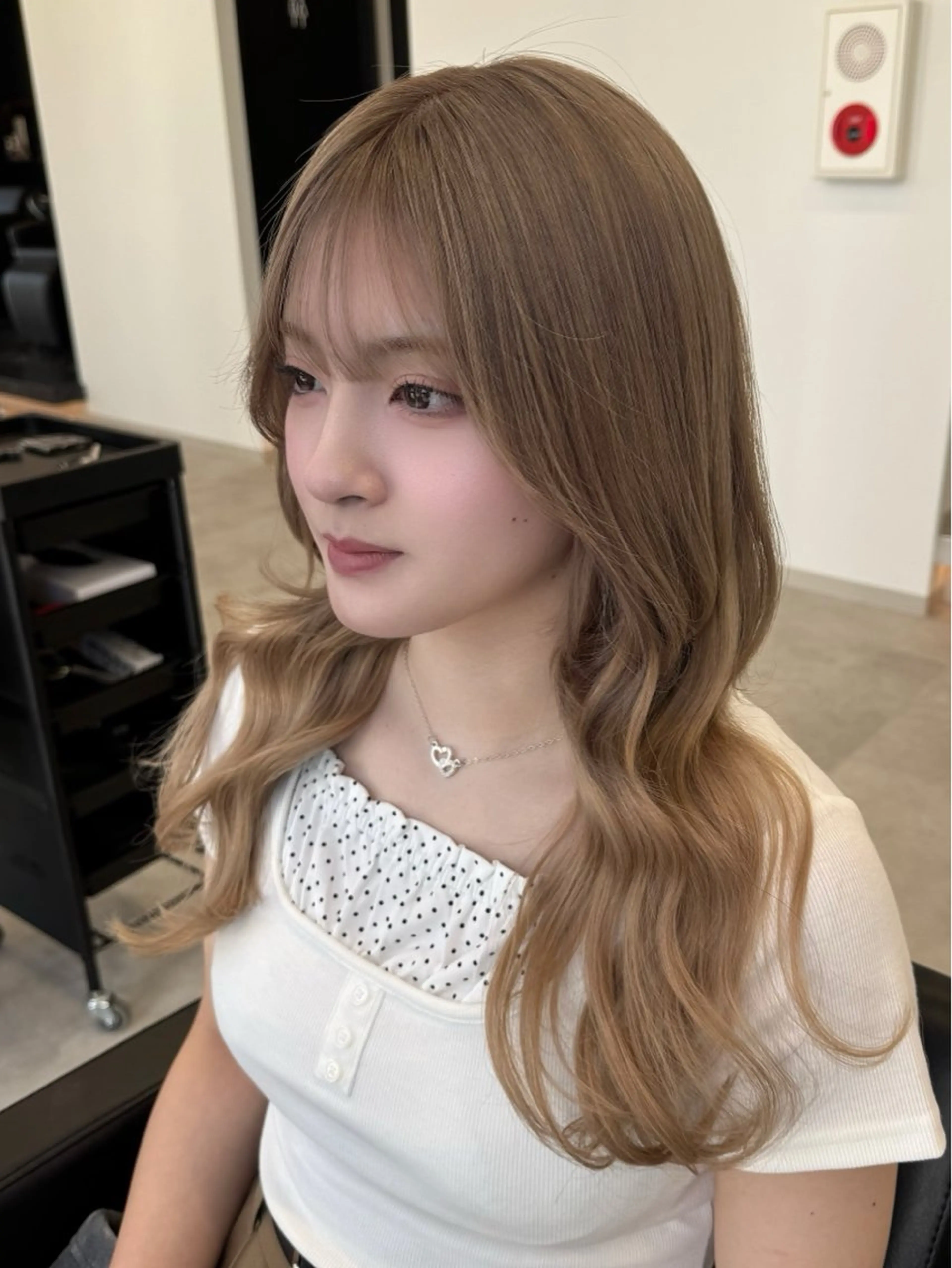 ロング カラー ベージュカラー ブリーチ ミルクティーベージュ ヘアカラー エクステ カラー/エクステ特化 ベージュ/KENTAのヘアスタイル