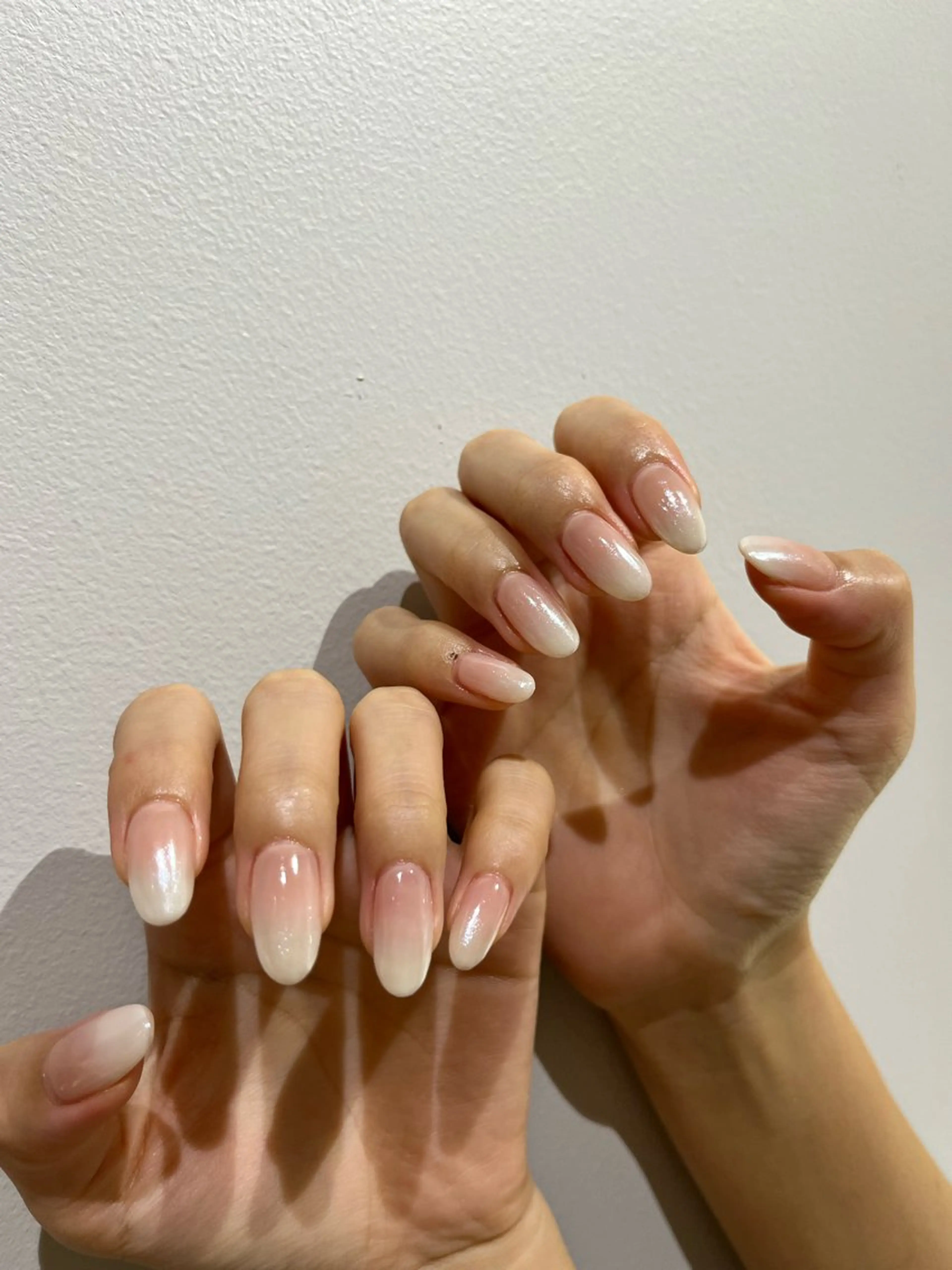 ネイル ミラーネイル ホワイト ハンドネイル WAVY_nail YUIKAのネイルデザイン