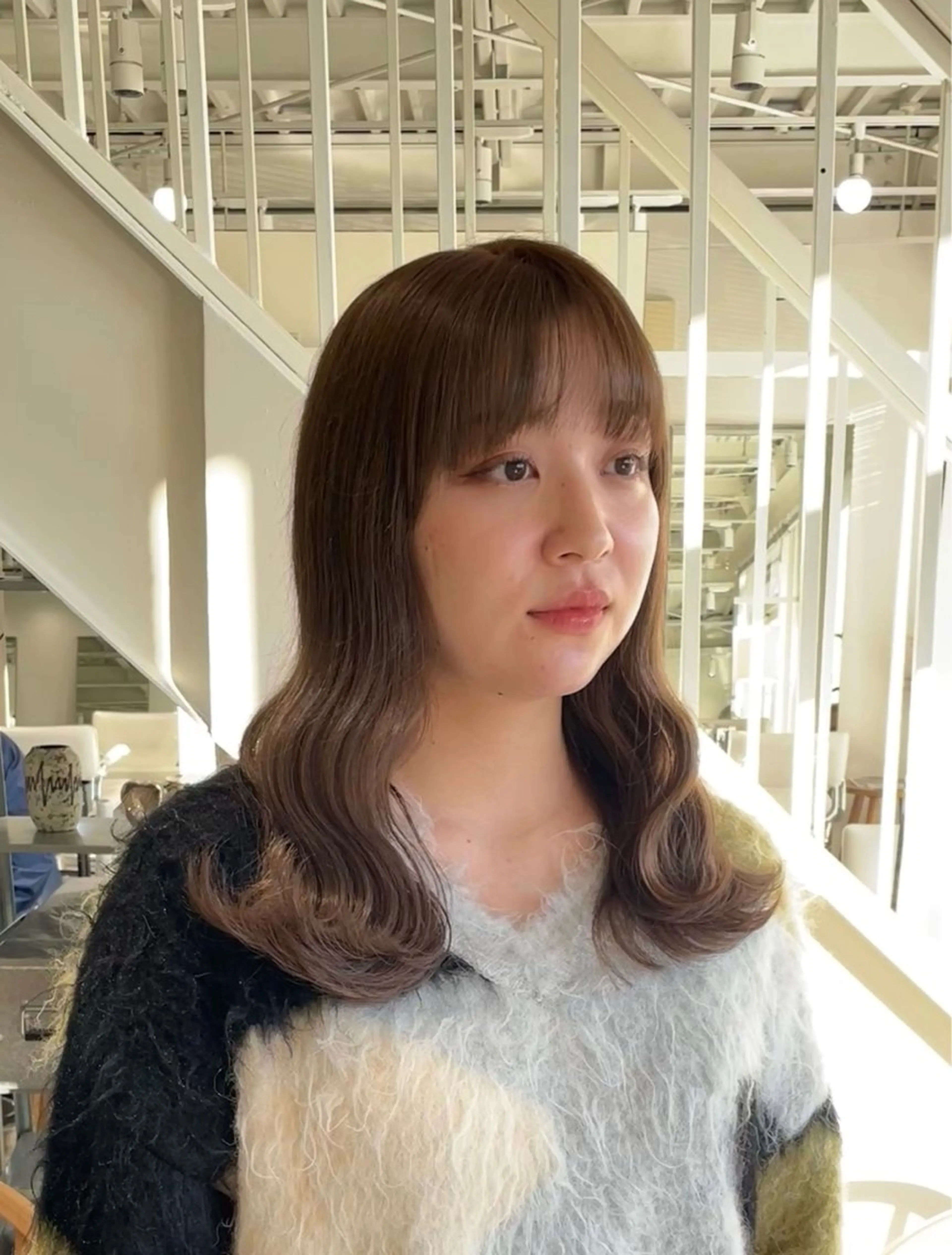 ロング カラー ベージュカラー ブリーチ 透明感カラー オリーブベージュ ヘアカラー 安西 香利奈のヘアスタイル