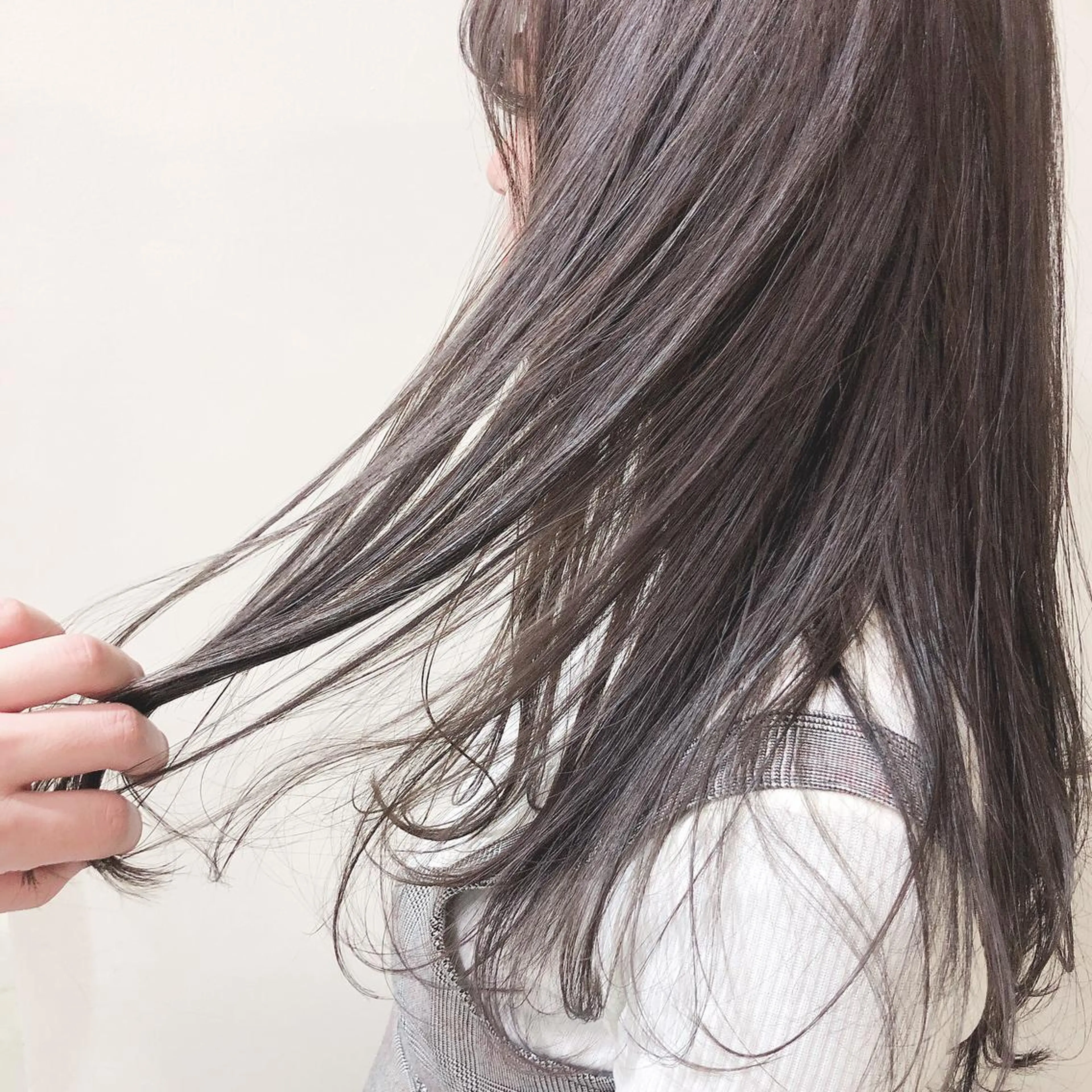 セミロング カラー ぱつっとボブ 古家 佑真のヘアスタイル