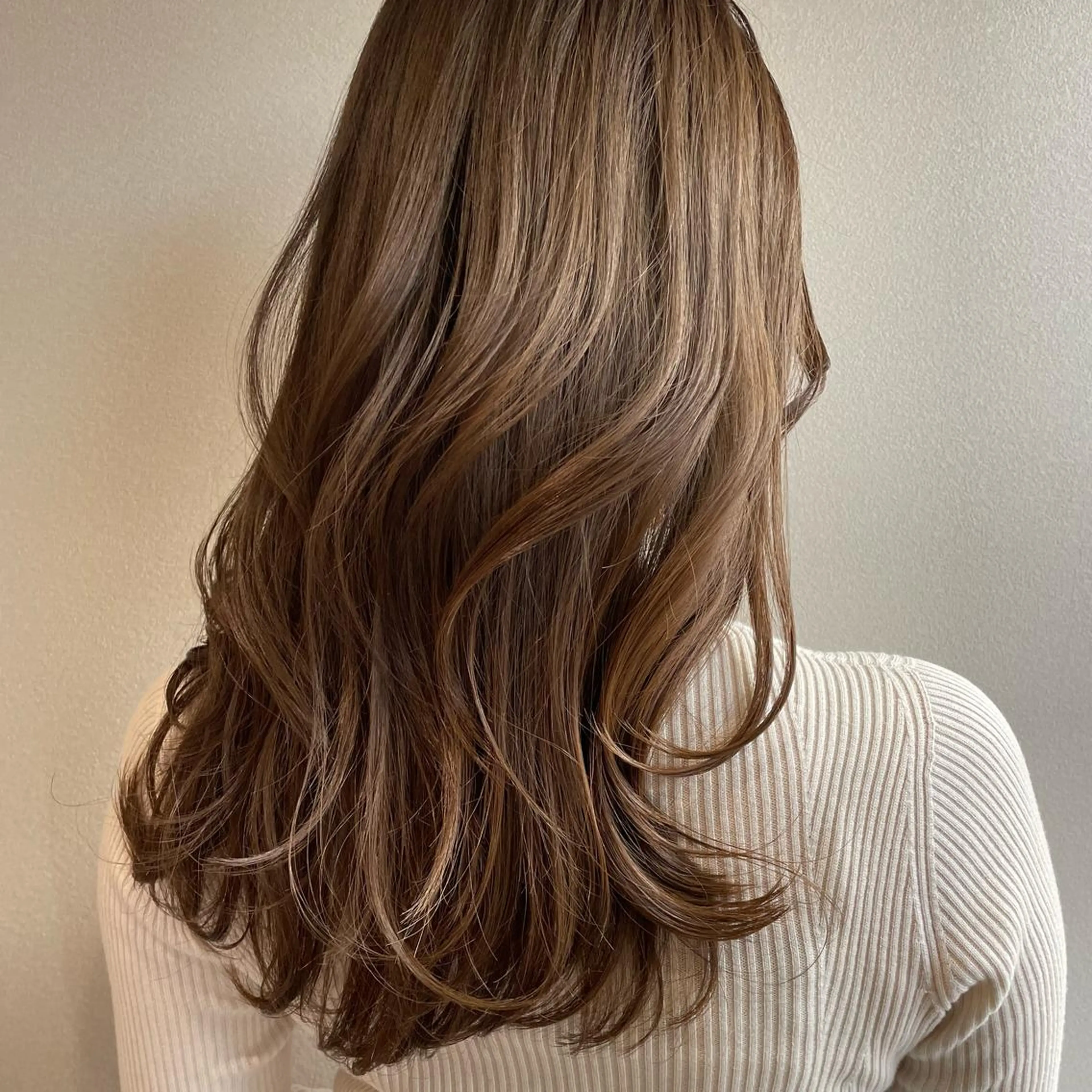 カラー アッシュ ベージュカラー ブリーチ 透明感カラー グレージュ 石山 洸平のヘアスタイル