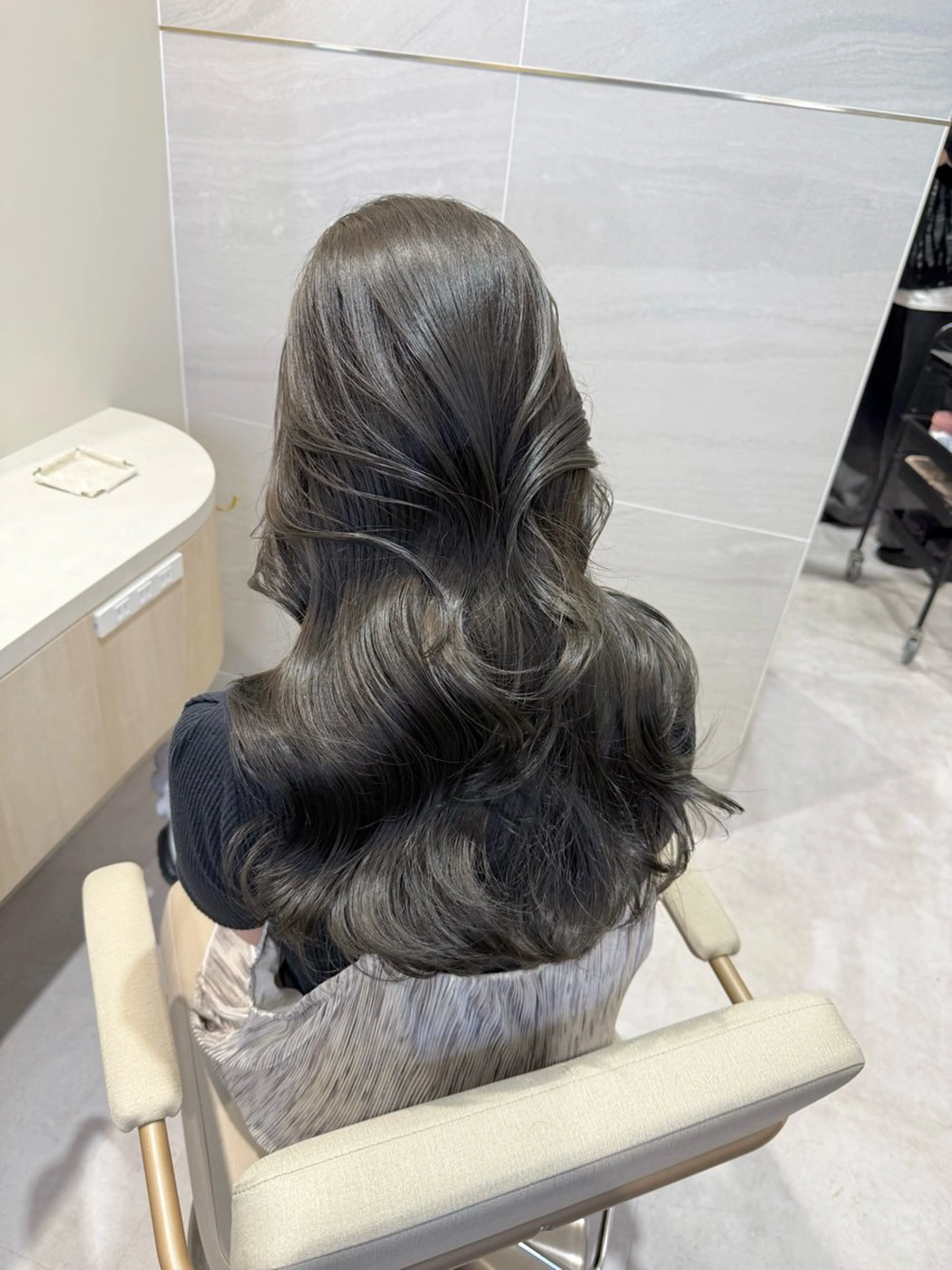 ロング カラー グレージュ イルミナカラー オリーブグレージュ オリーブグレー カット ヘアカラー トリートメント ブリーチなしダブル カラー🧸🐺陽介のヘアスタイル