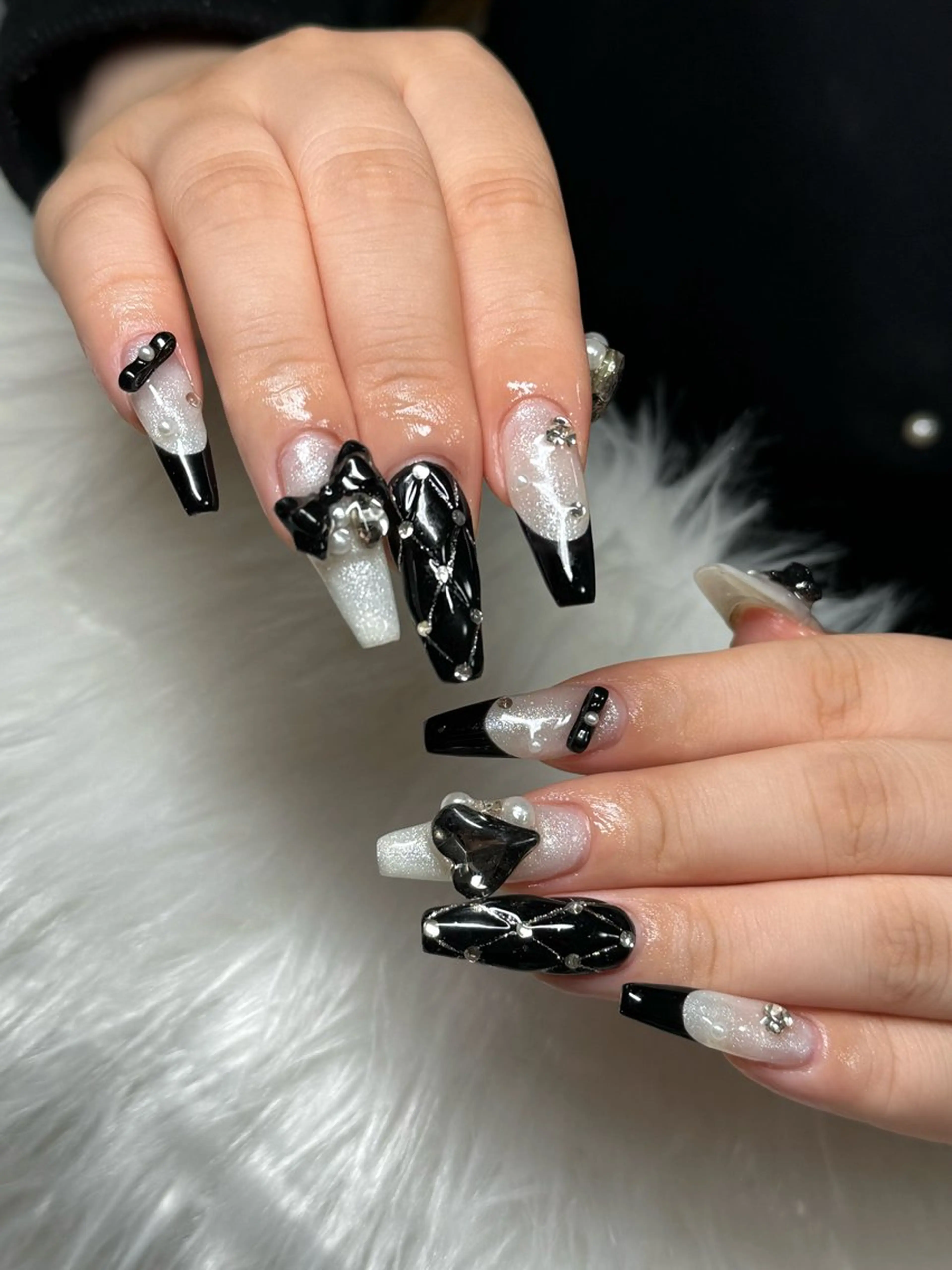 ネイル フレンチネイル ジェルネイル ガラスフレンチ ハロウィン ハート ハンドネイル H.baby Nail Salonのネイルデザイン