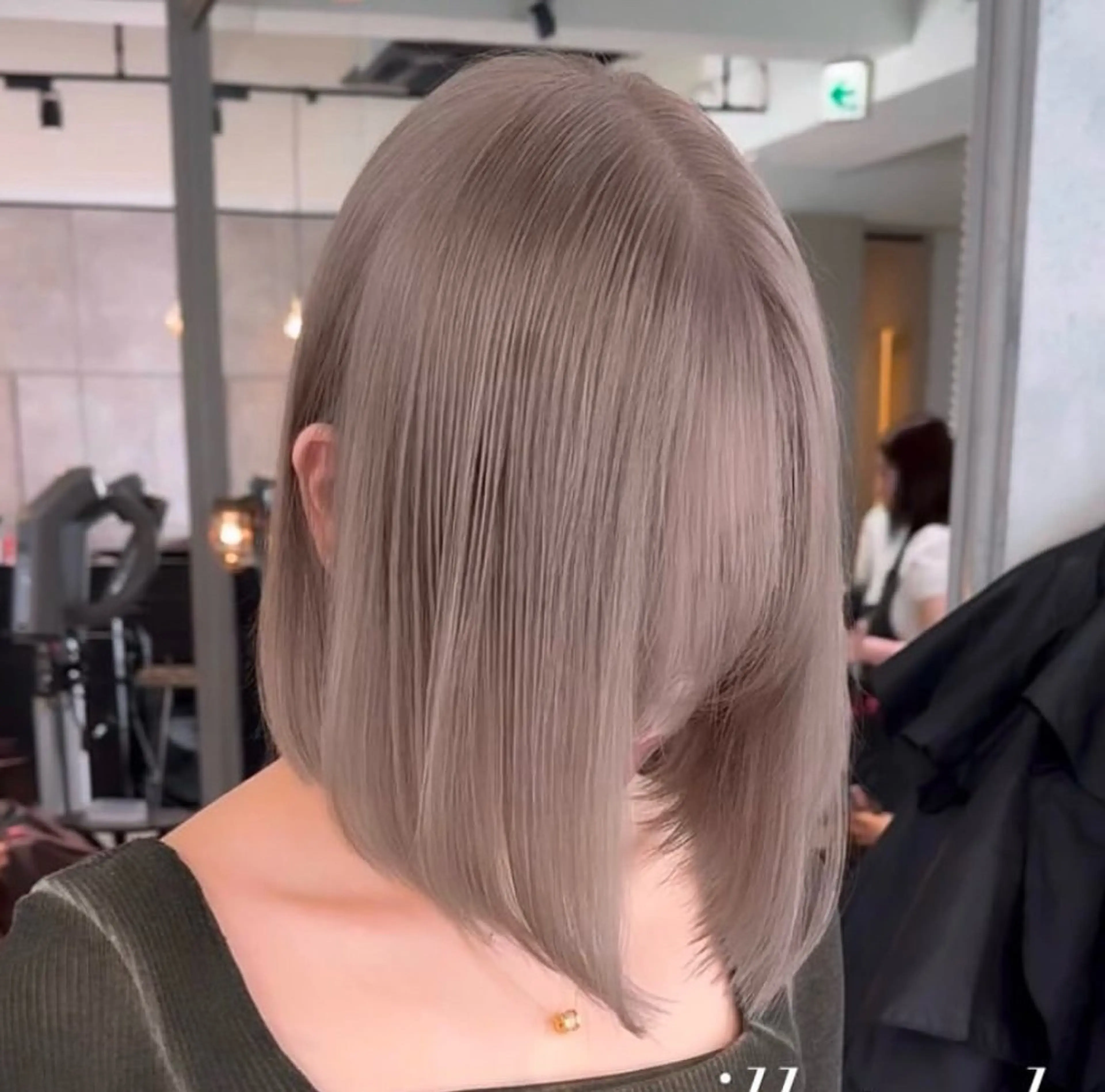ショート カラー カット ヘアカラー トリートメント ヘアセット 原宿🩵ハイトーン 🍓ྀིまいか🩵のヘアスタイル