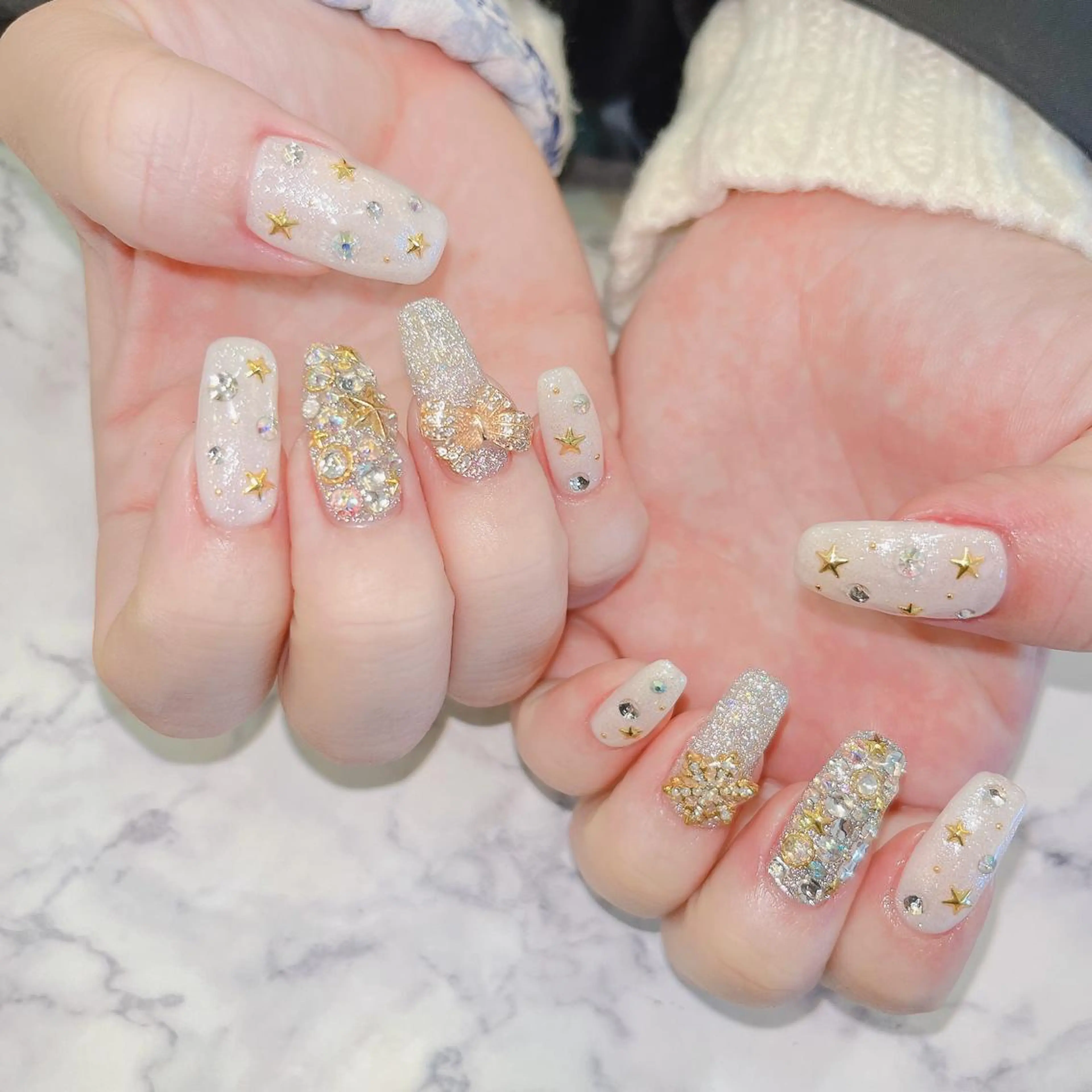 ネイル キラキラネイル 冬ネイル ハンドネイル フットネイル Nail salon  Stella所属・Nail salon Stellaのネイルデザイン