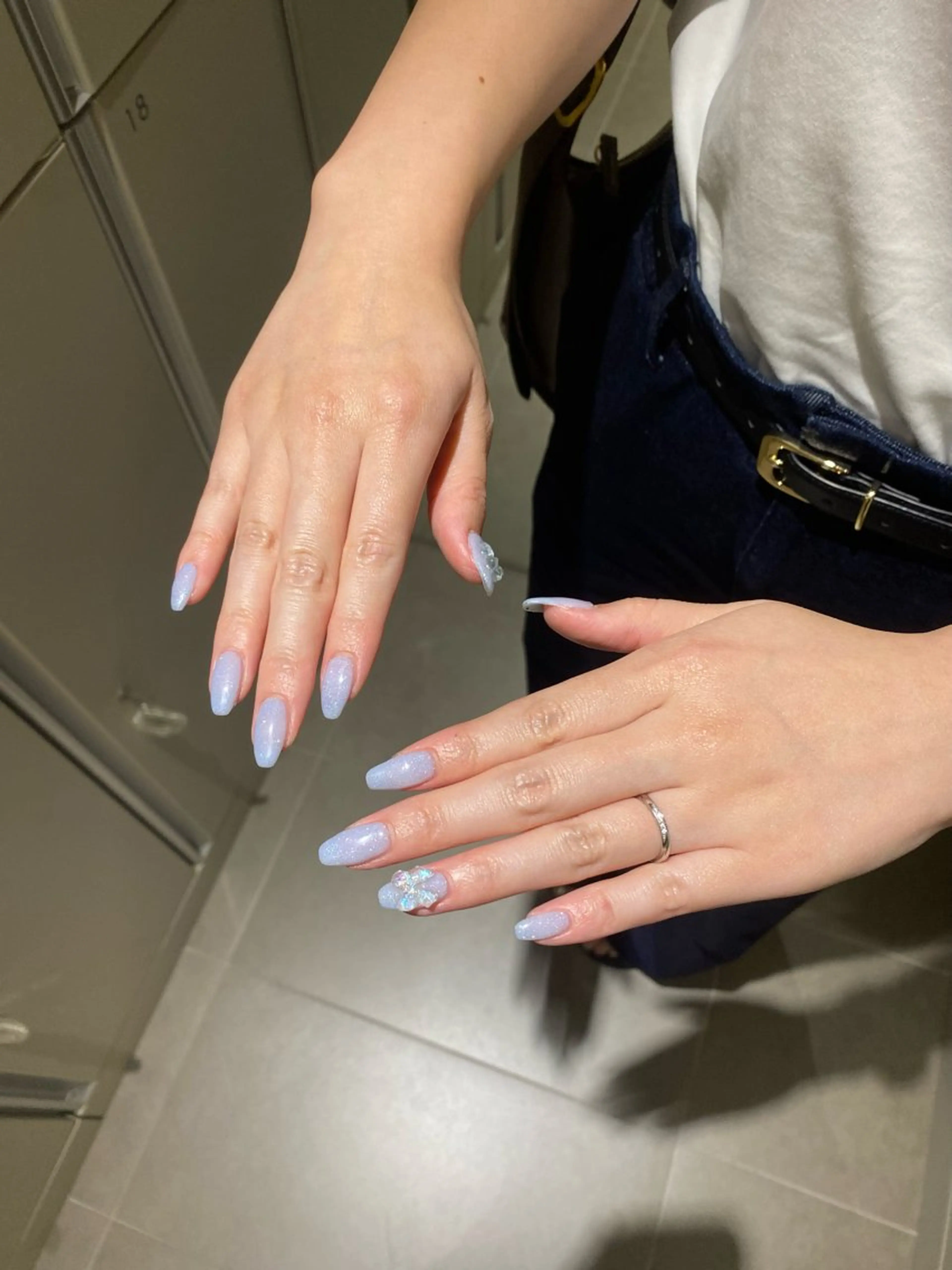 ネイル ブルー ワンカラーネイル リボン WAVY airiのネイルデザイン