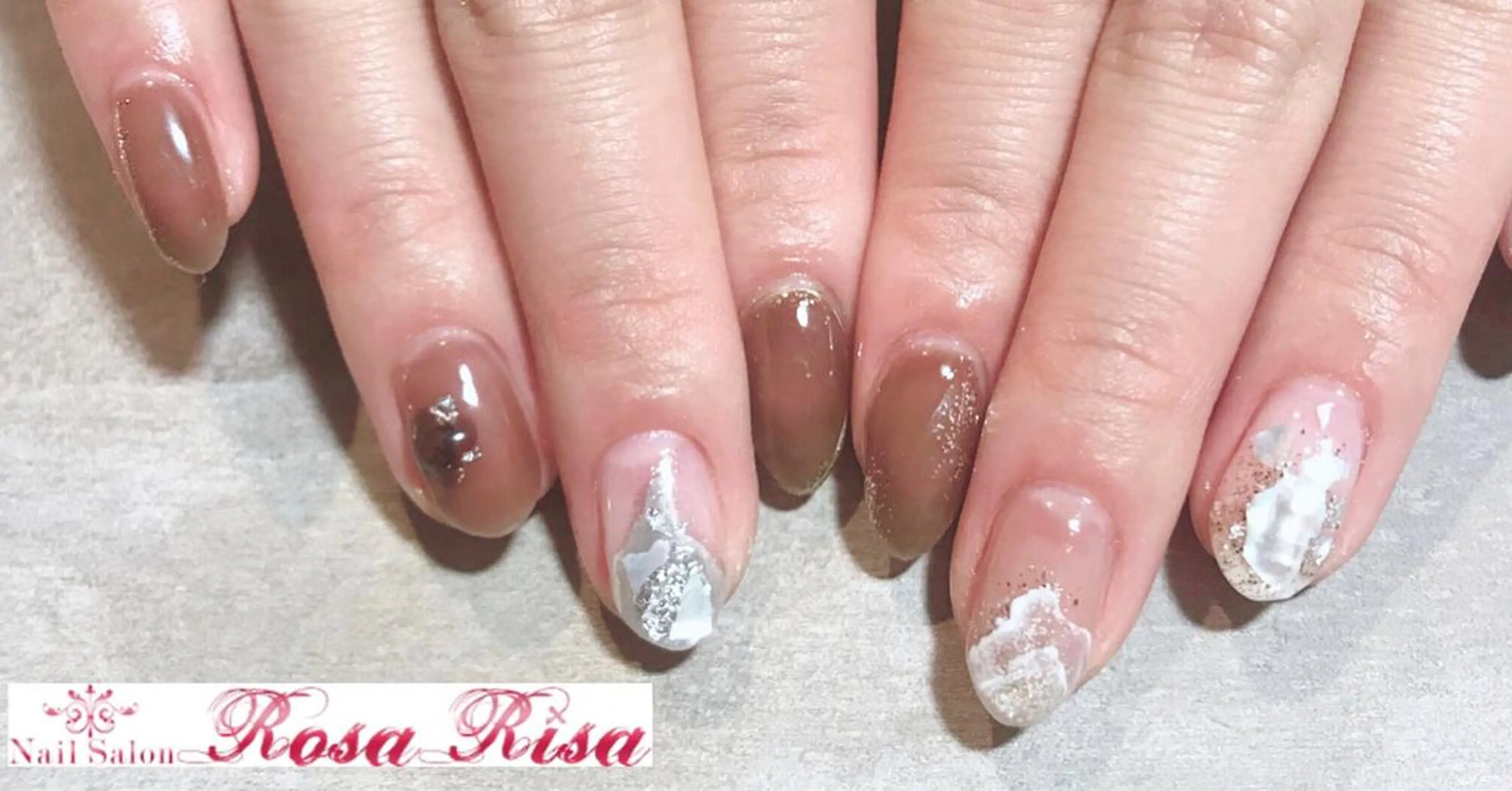 ミディアム ネイル シアーブラウン ブラウン ニュアンスネイル ハンドネイル ネイルスタジオ シェイクユアハンズのネイルデザイン