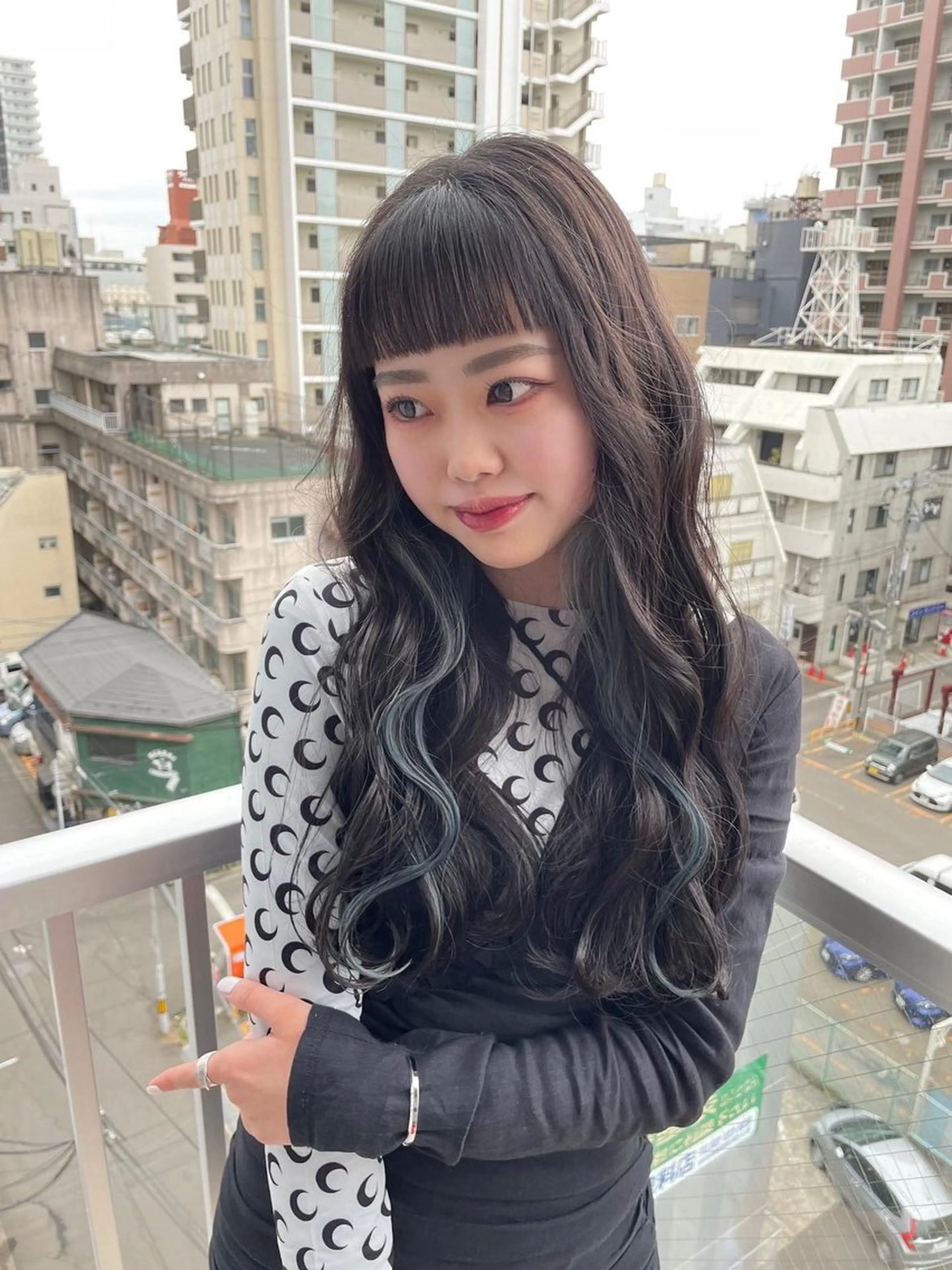セミロング Yuuka /寒色カラーのヘアスタイル