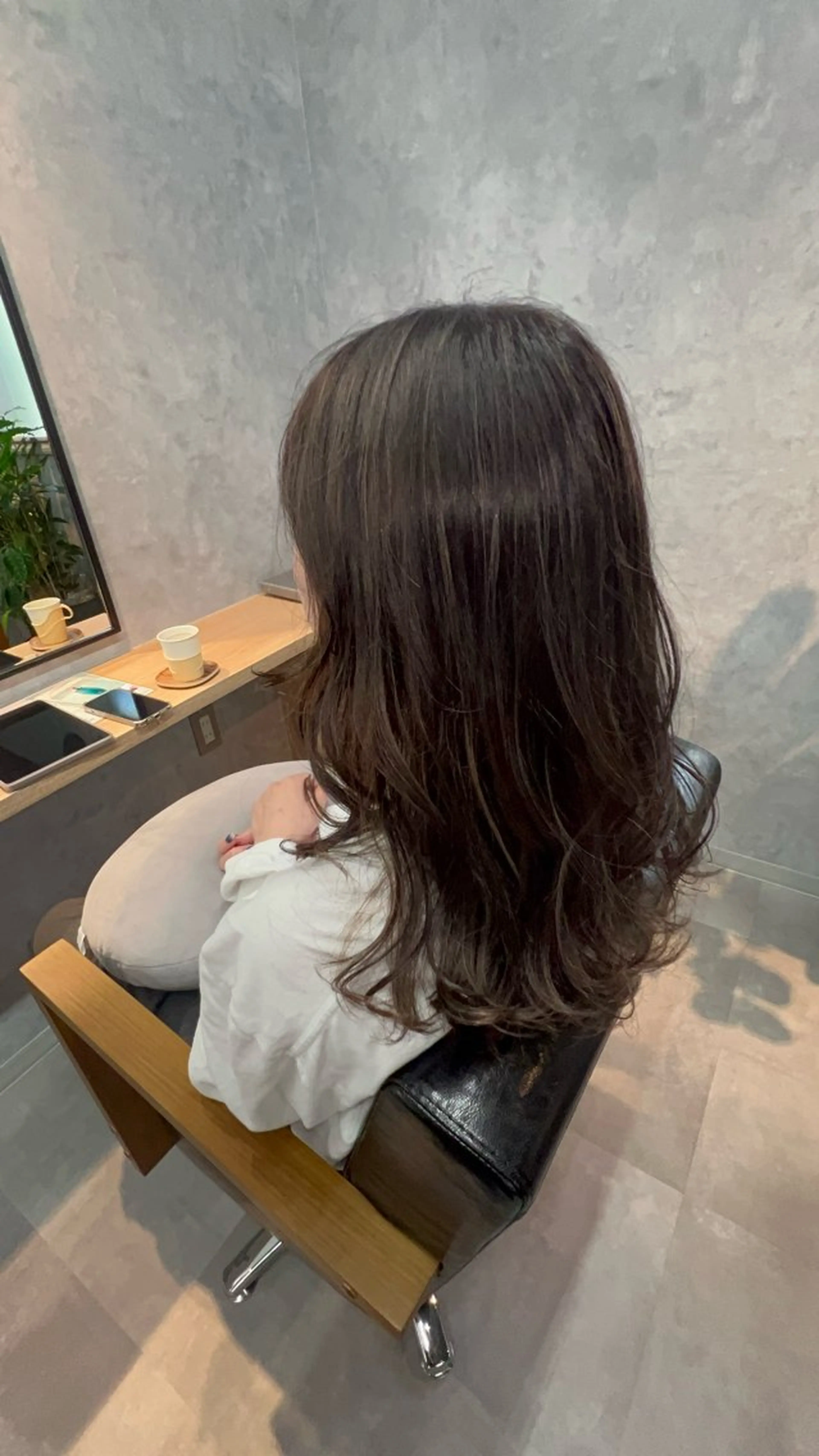 セミロング ハイライト motoトップカラー リスト/ブリーチカラのヘアスタイル