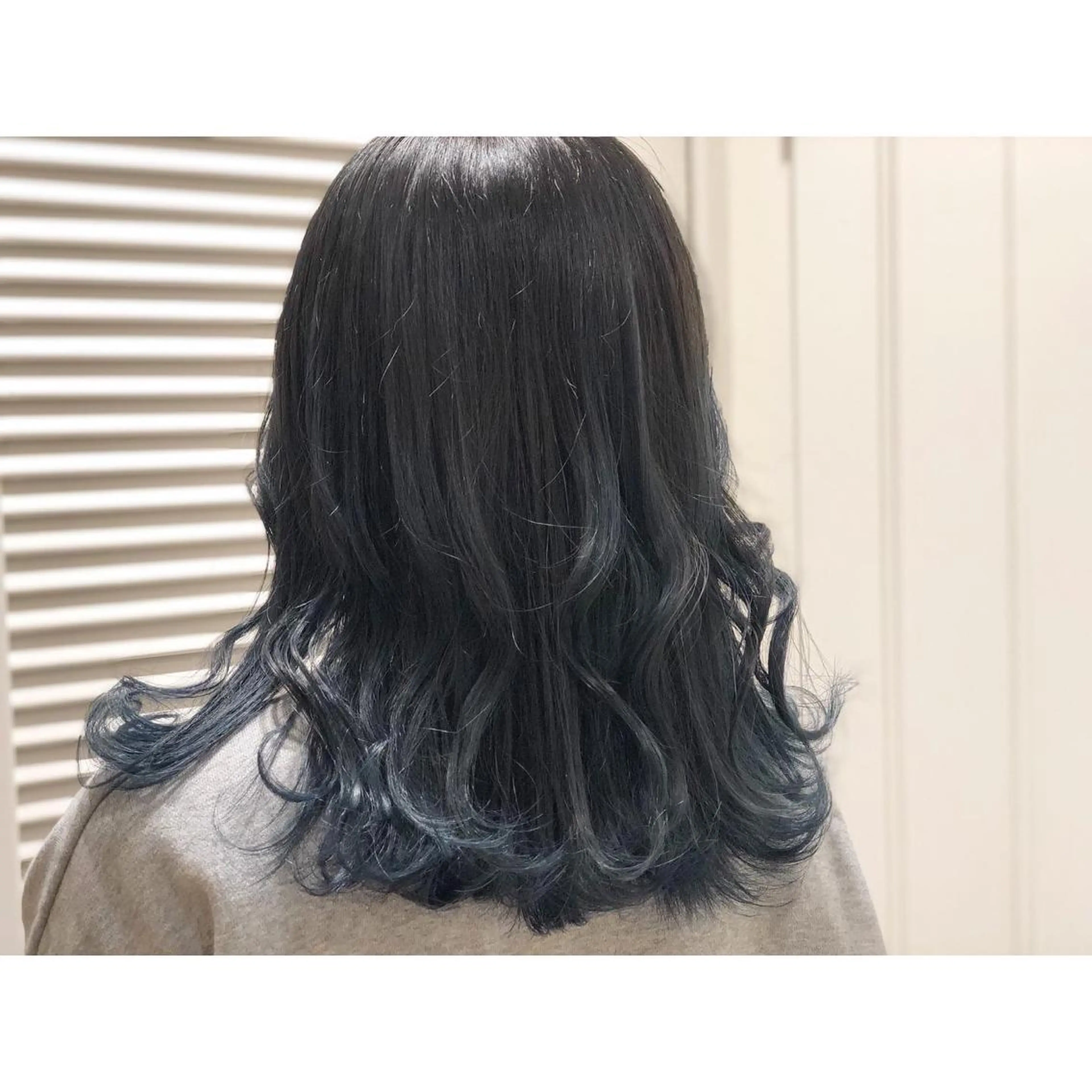 ミディアム カラー ブルーカラー ネイビーカラー ヘアカラー トリートメント kawabe maikoのヘアスタイル