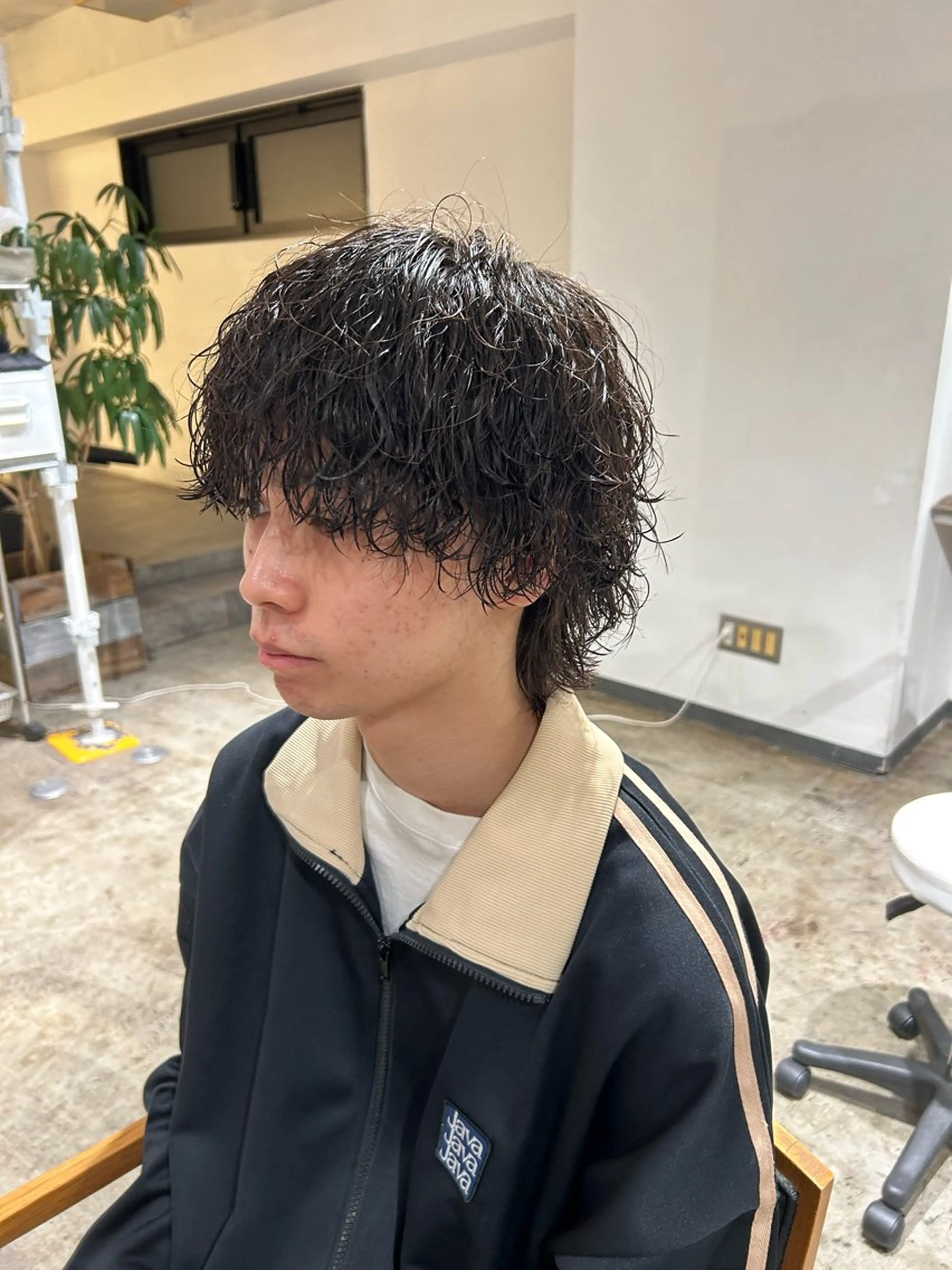 ショート パーマ メンズ フェザーパーマ癖毛 曲がる縮毛矯正森岡のヘアスタイル