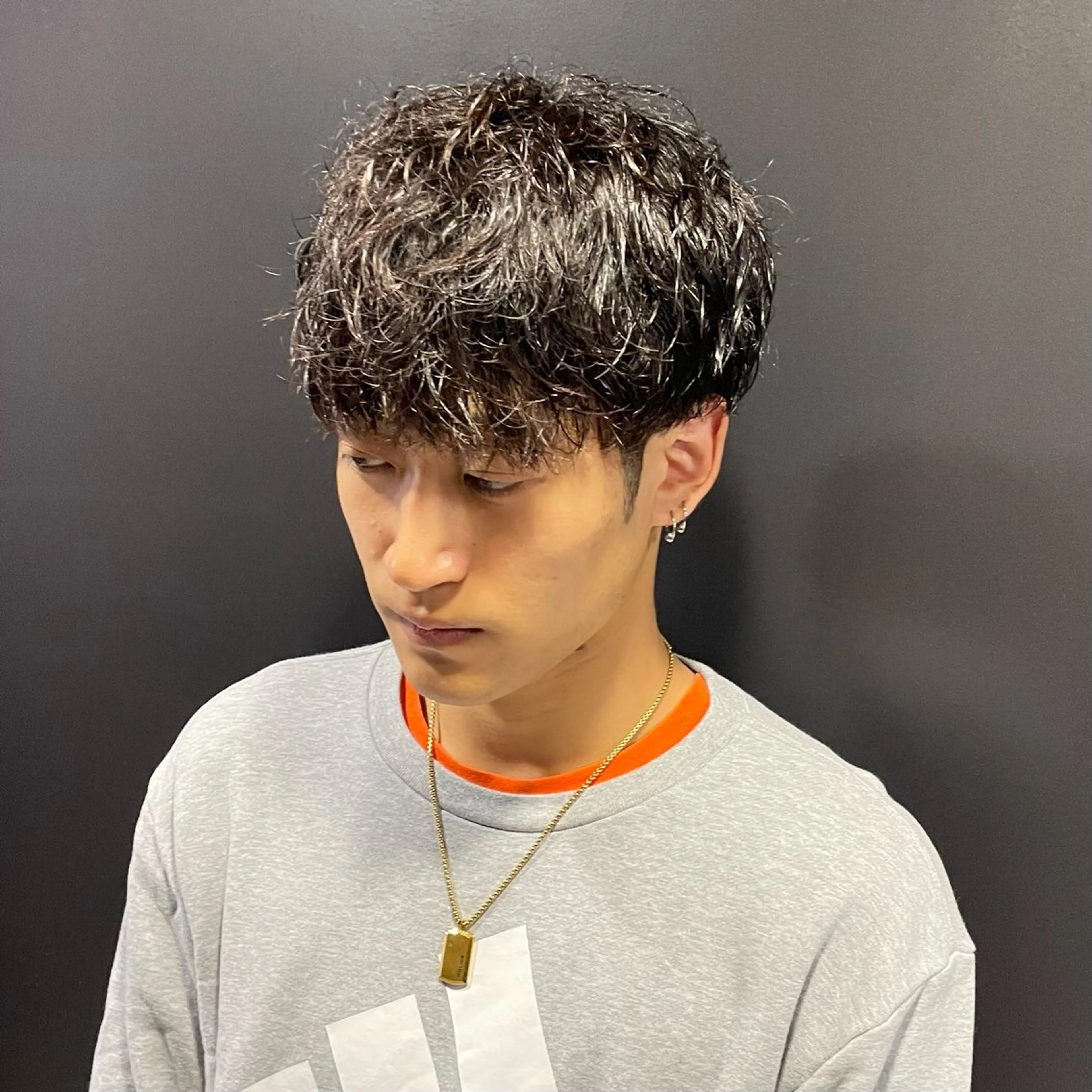 ミディアム パーマ メンズ ミディアムパーマ メンズパーマ 波巻きパーマ カット トリートメント ヘアセット スパイキーショート アメ村【戸兵吏駒】のヘアスタイル