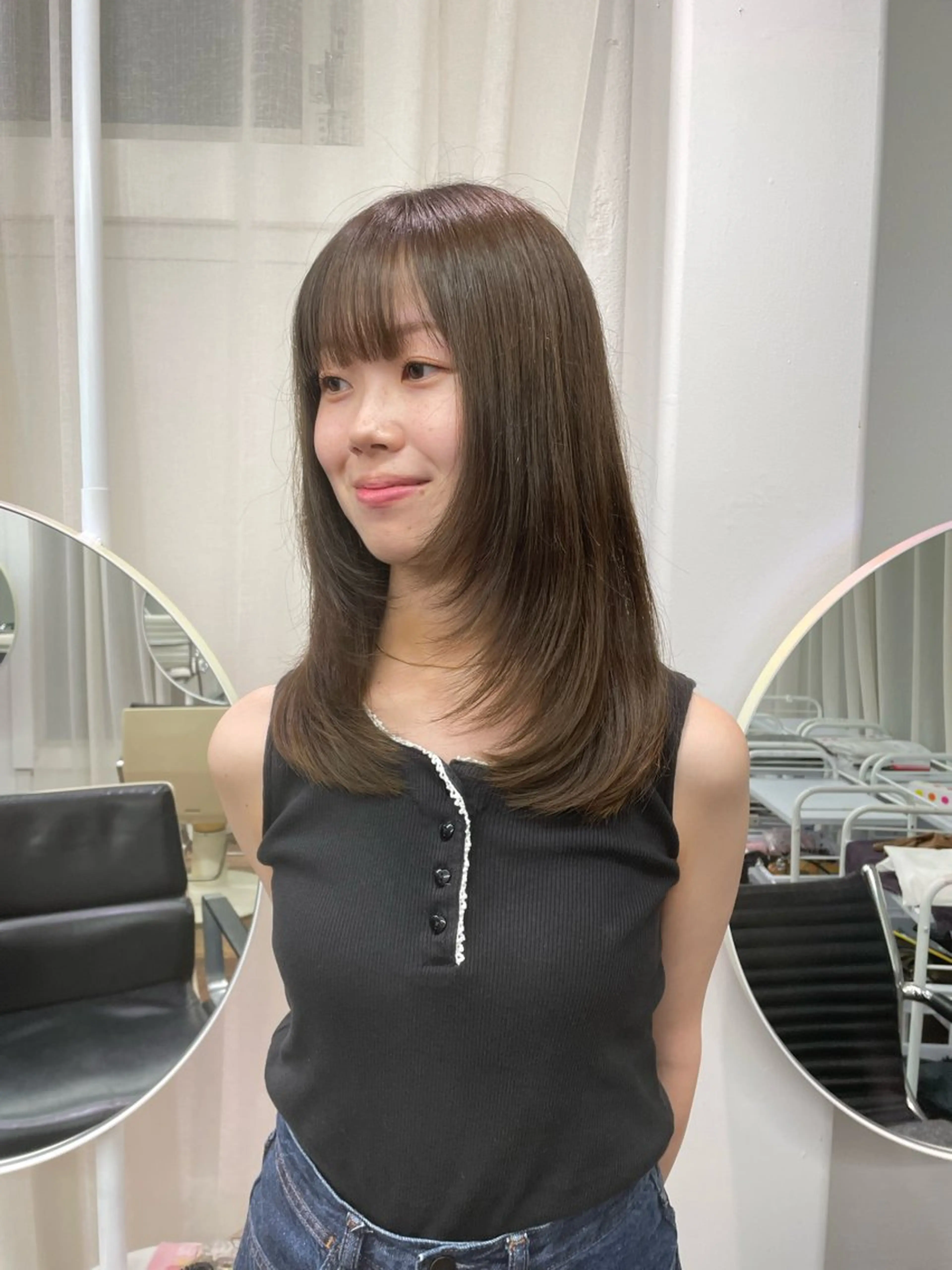ミディアム カラー ベージュカラー オリーブベージュ 顔まわりレイヤー レイヤーカット カット ヘアカラー トリートメント レイヤーカット🎀 kanaのヘアスタイル